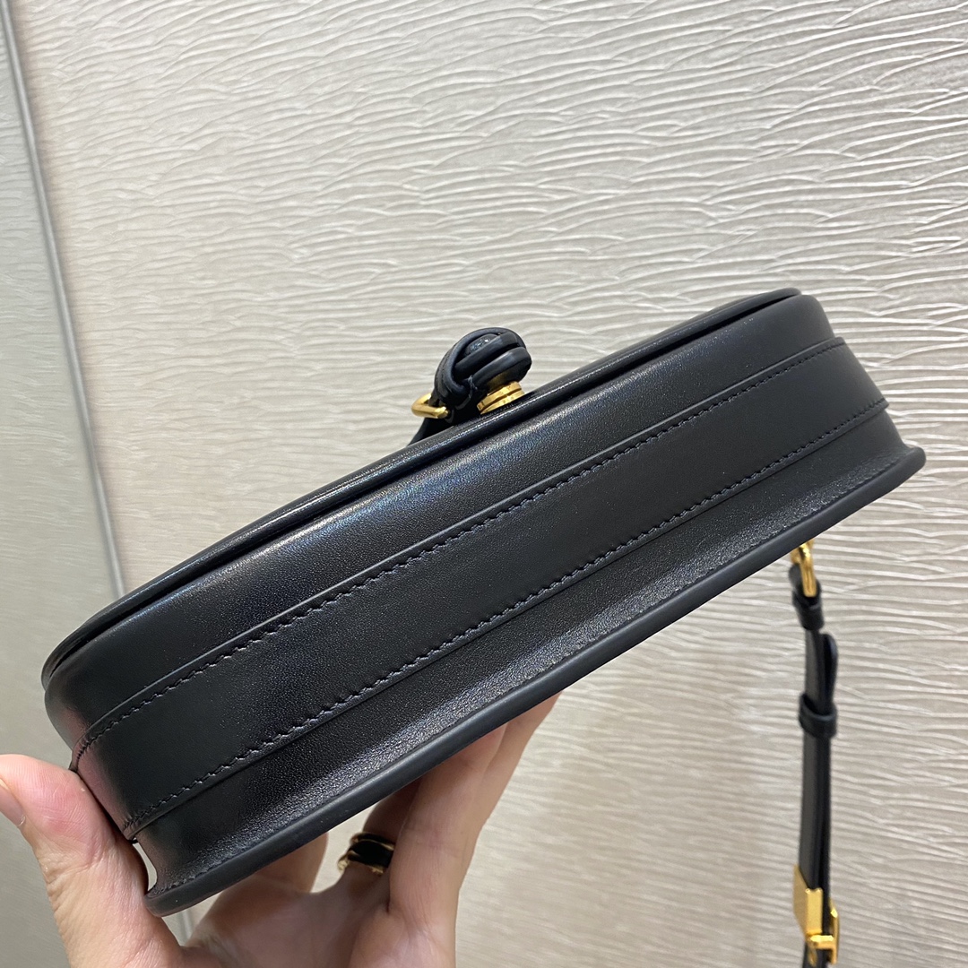Dior A貨黑色CD Logo全皮革肩背包 個性魅力款| 12 Dior A貨黑色CD Logo全皮革肩背包 個性魅力款