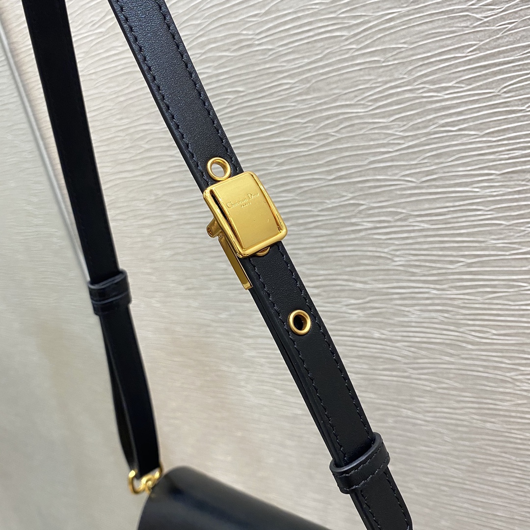 Dior A貨黑色CD Logo全皮革肩背包 個性魅力款| 10 Dior A貨黑色CD Logo全皮革肩背包 個性魅力款