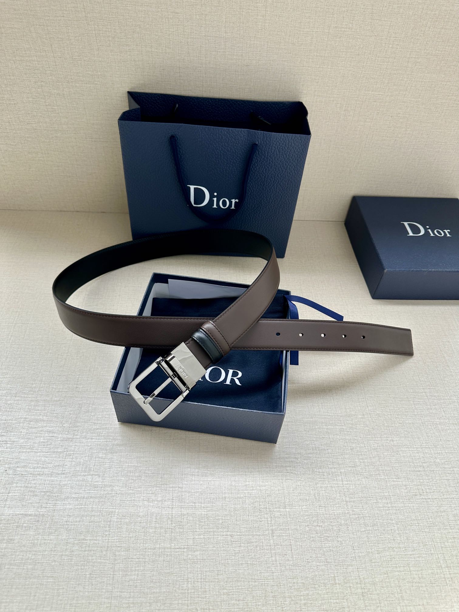 Dior 高仿男士雙面皮帶 簡約銀扣百搭款式| 9 Dior 高仿男士雙面皮帶 簡約銀扣百搭款式