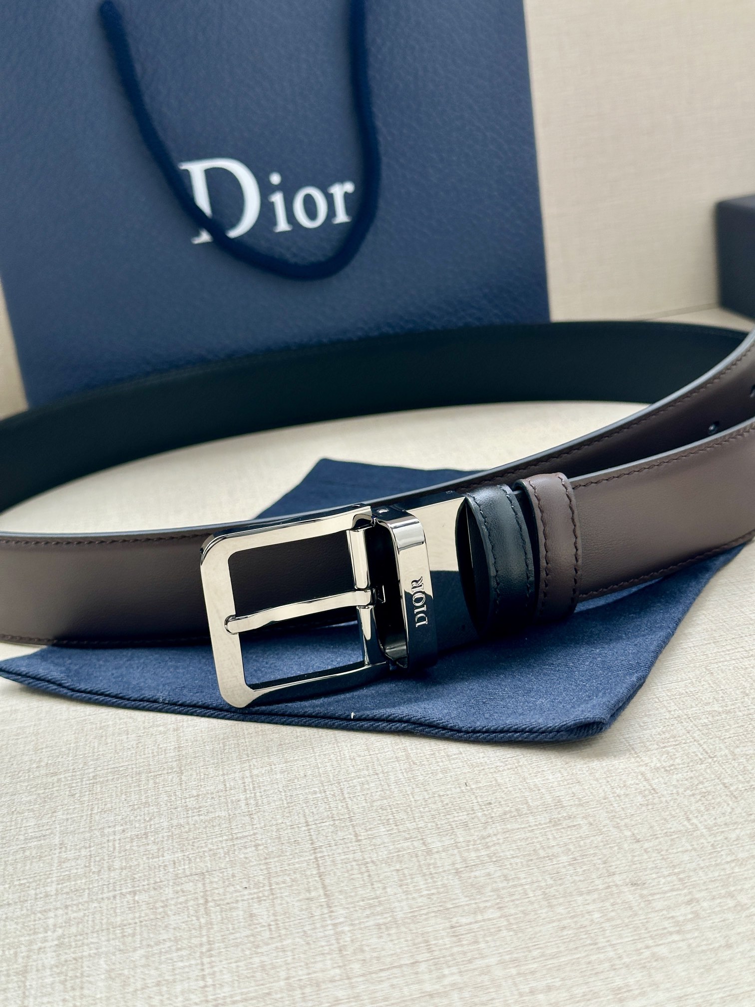 Dior 高仿男士雙面皮帶 簡約銀扣百搭款式| 7 Dior 高仿男士雙面皮帶 簡約銀扣百搭款式