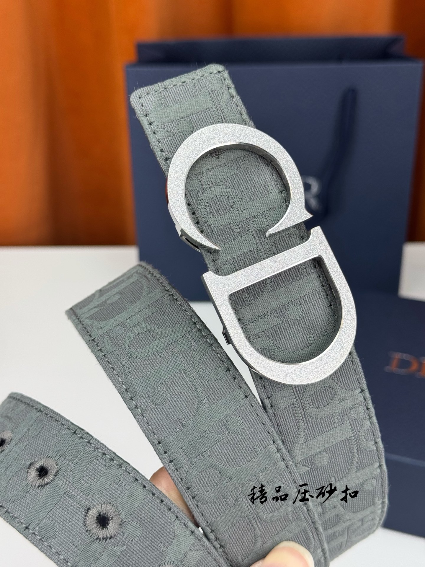 Dior 一比一男士 CD 壓紋皮帶 灰色簡約質感款| 10 Dior 一比一男士 CD 壓紋皮帶 灰色簡約質感款