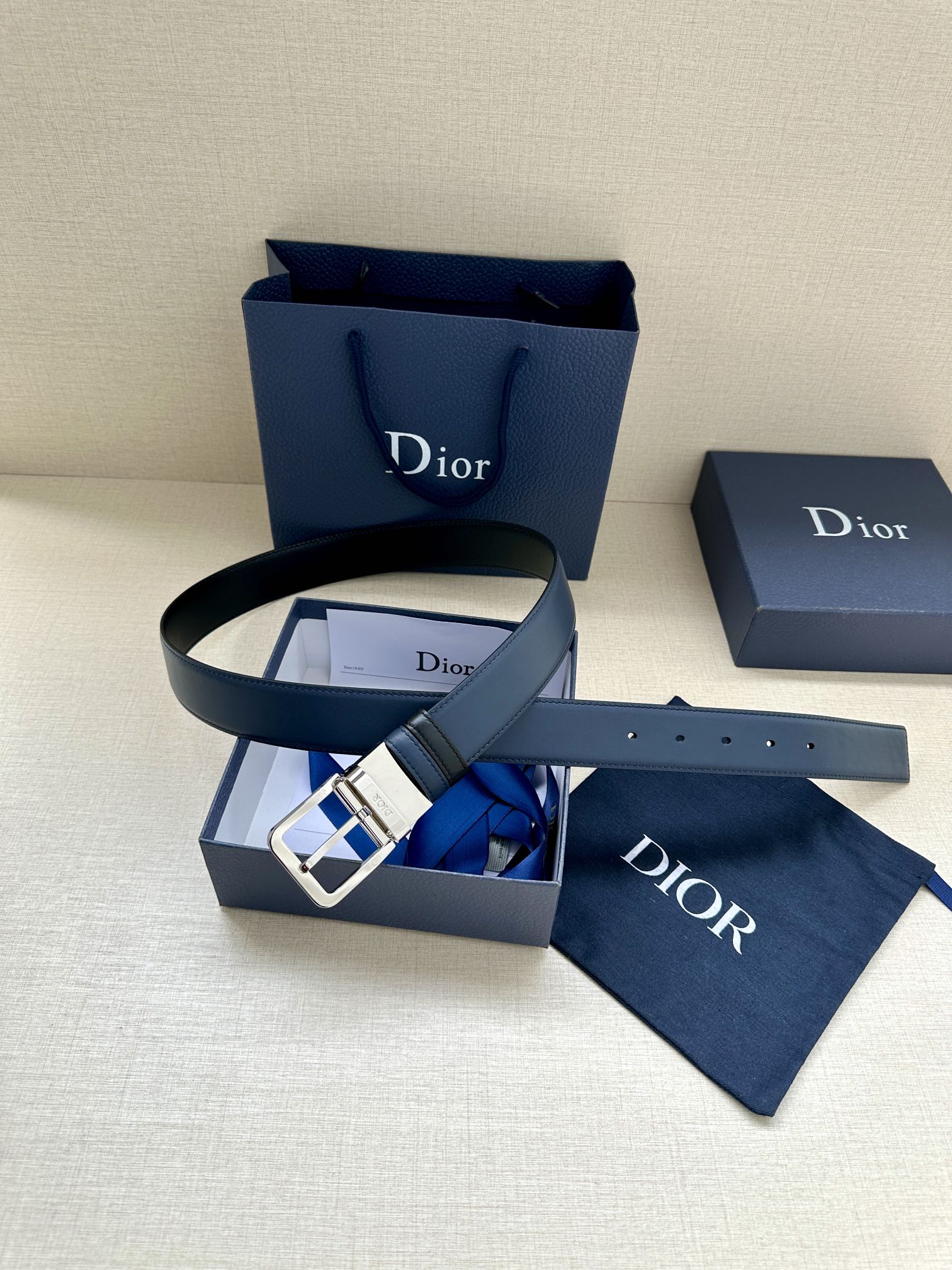 Dior高仿皮帶 男士藍色牛皮銀扣款 經典平頭造型正裝百搭| 9 Dior高仿皮帶 男士藍色牛皮銀扣款 經典平頭造型正裝百搭