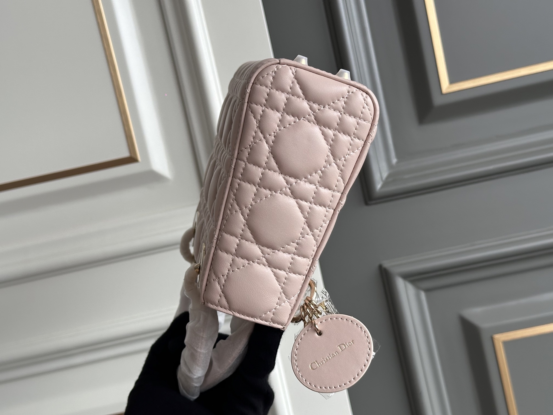 Dior原單Lady小號提包 女用裸粉色簡約風通勤推薦款| 9 Dior原單Lady小號提包 女用裸粉色簡約風通勤推薦款