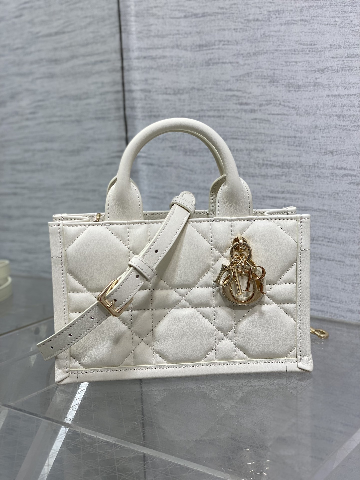Dior A貨迷你Lady D-Joy手提包 白色羊皮金扣 氣質小香風| 14 Dior A貨迷你Lady D-Joy手提包 白色羊皮金扣 氣質小香風