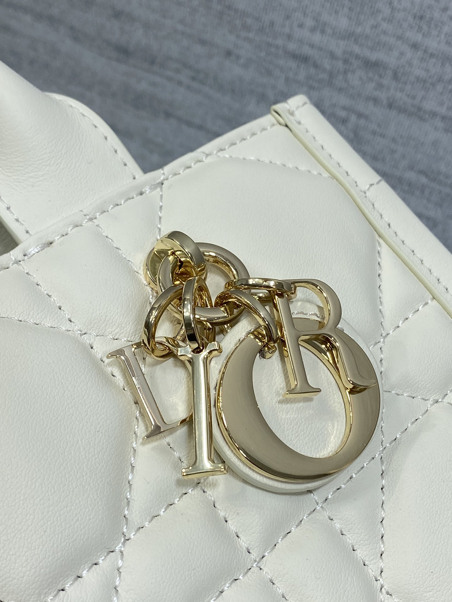 Dior A貨迷你Lady D-Joy手提包 白色羊皮金扣 氣質小香風| 13 Dior A貨迷你Lady D-Joy手提包 白色羊皮金扣 氣質小香風