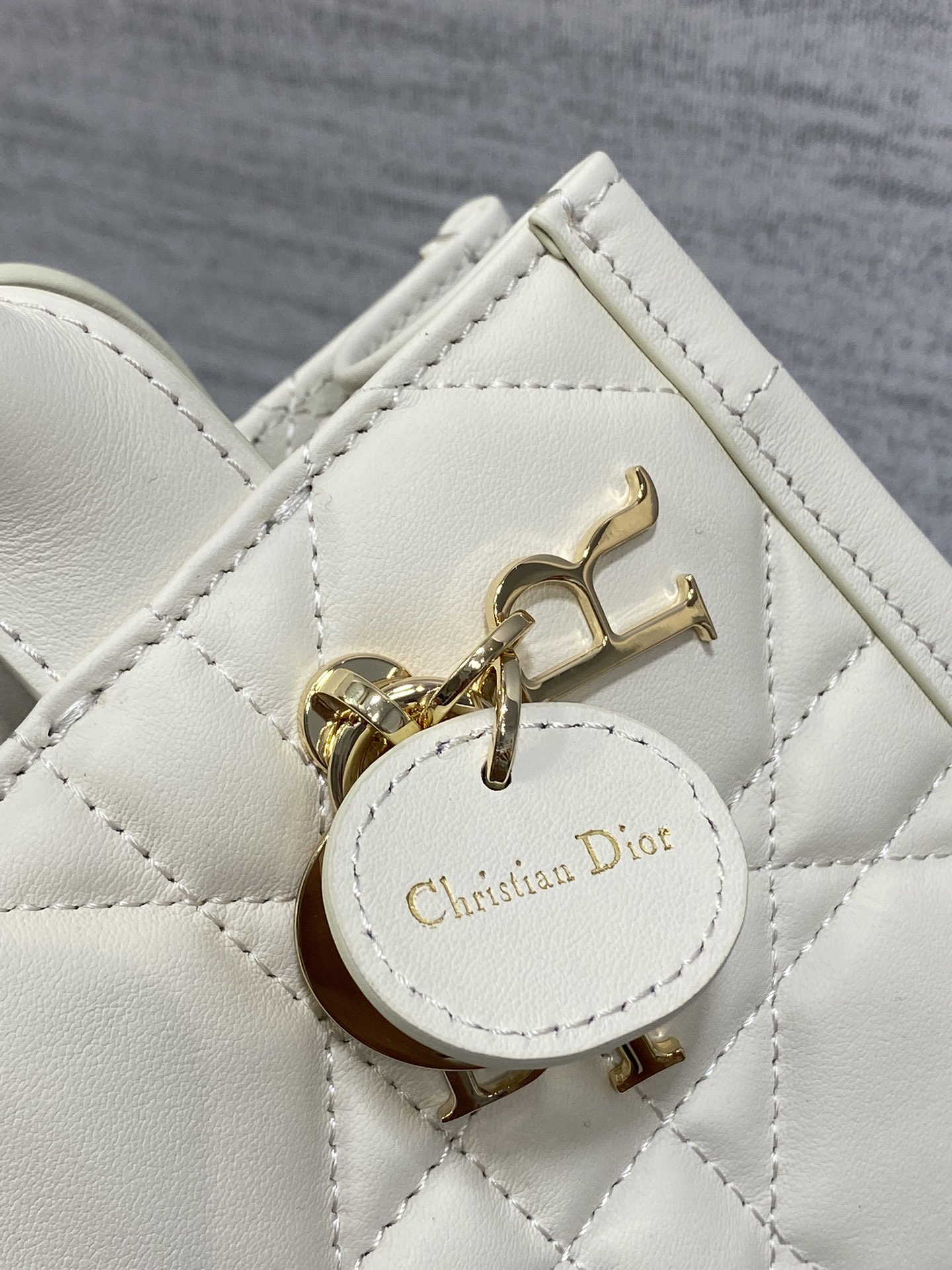 Dior A貨迷你Lady D-Joy手提包 白色羊皮金扣 氣質小香風| 12 Dior A貨迷你Lady D-Joy手提包 白色羊皮金扣 氣質小香風