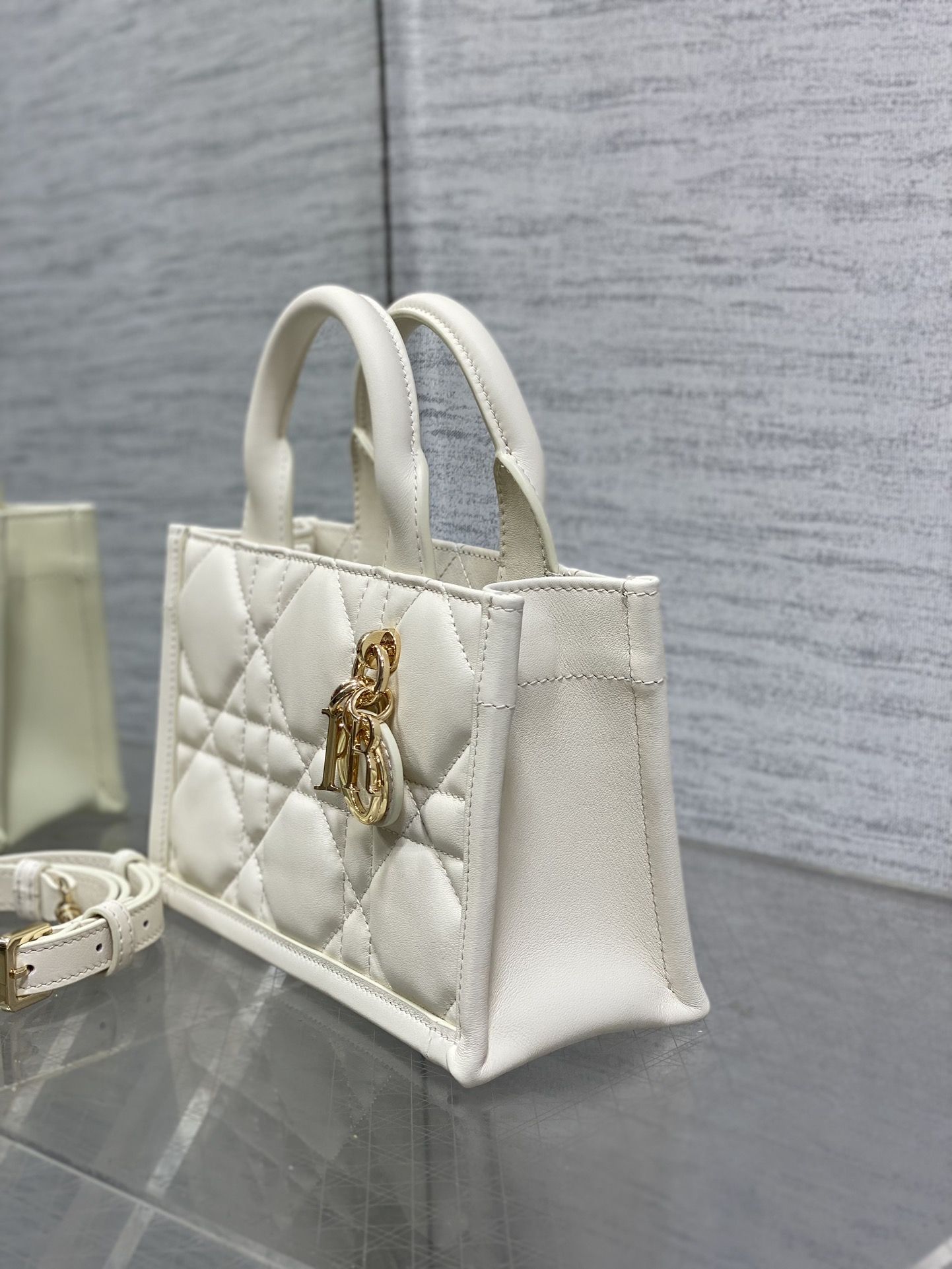 Dior A貨迷你Lady D-Joy手提包 白色羊皮金扣 氣質小香風| 10 Dior A貨迷你Lady D-Joy手提包 白色羊皮金扣 氣質小香風