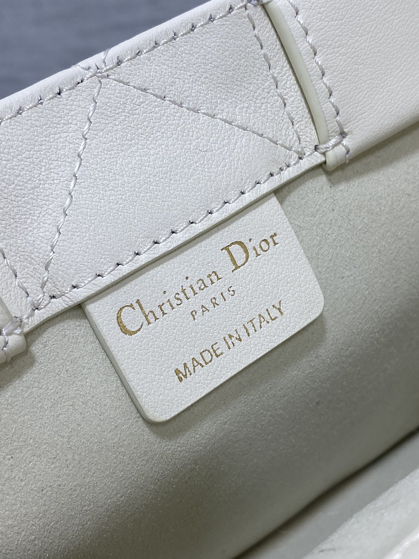 Dior A貨迷你Lady D-Joy手提包 白色羊皮金扣 氣質小香風| 7 Dior A貨迷你Lady D-Joy手提包 白色羊皮金扣 氣質小香風