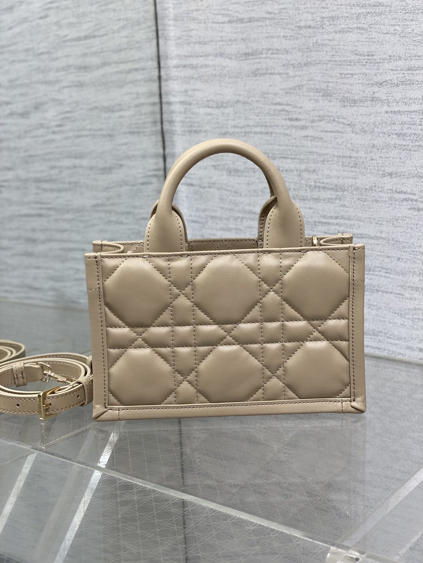 Dior 高仿迷你Lady D-Joy手提包 焦糖羊皮小包 金扣百搭款| 11 Dior 高仿迷你Lady D-Joy手提包 焦糖羊皮小包 金扣百搭款