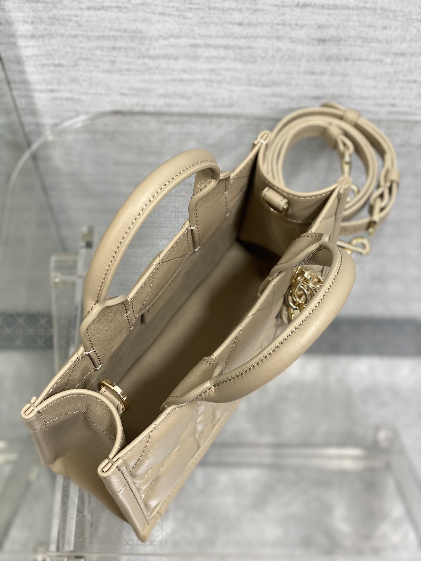 Dior 高仿迷你Lady D-Joy手提包 焦糖羊皮小包 金扣百搭款| 8 Dior 高仿迷你Lady D-Joy手提包 焦糖羊皮小包 金扣百搭款