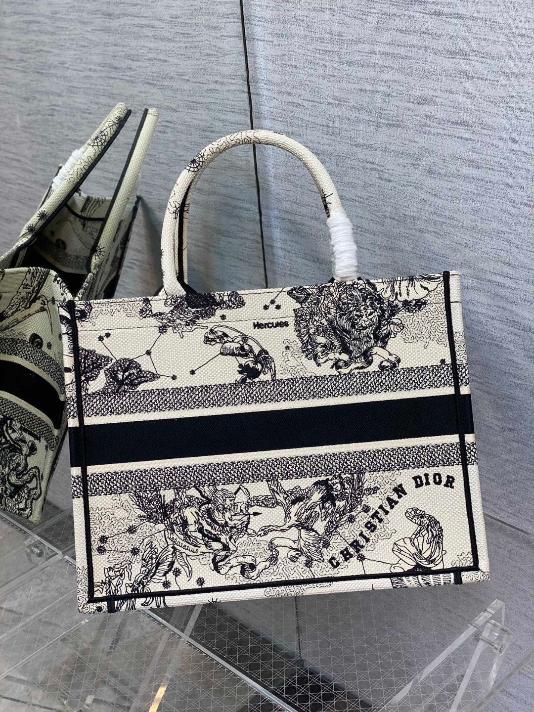 Dior 高仿Book Tote星座獸紋大號托特包 神話系列限量款| 12 Dior 高仿Book Tote星座獸紋大號托特包 神話系列限量款