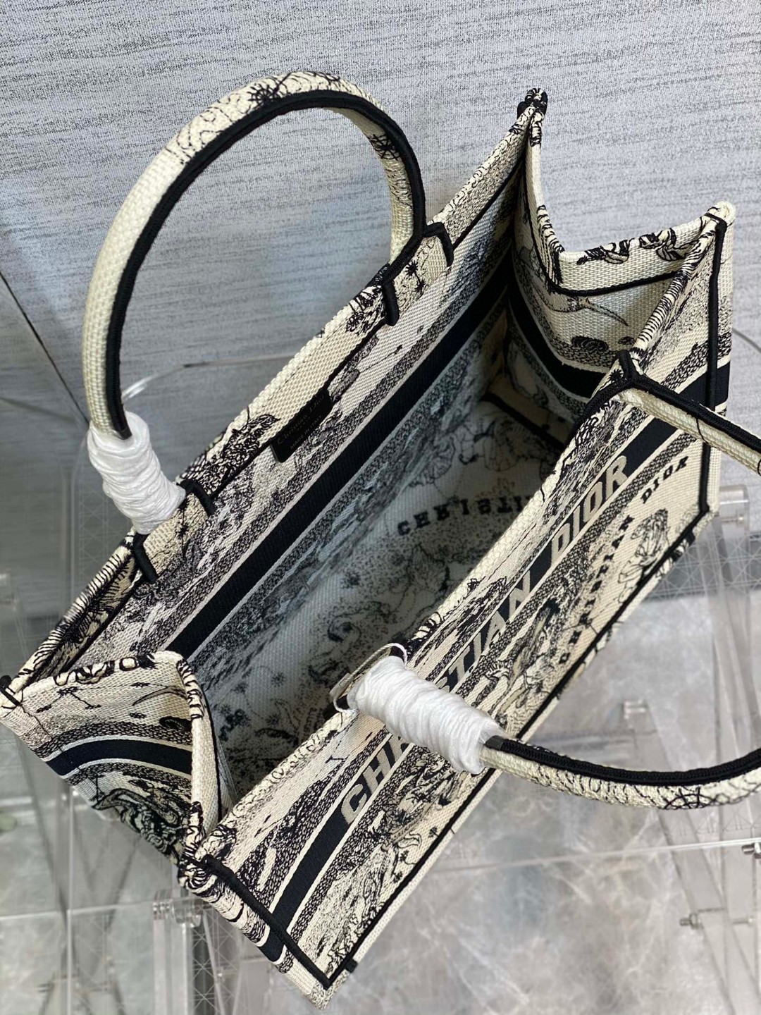 Dior 高仿Book Tote星座獸紋大號托特包 神話系列限量款| 8 Dior 高仿Book Tote星座獸紋大號托特包 神話系列限量款