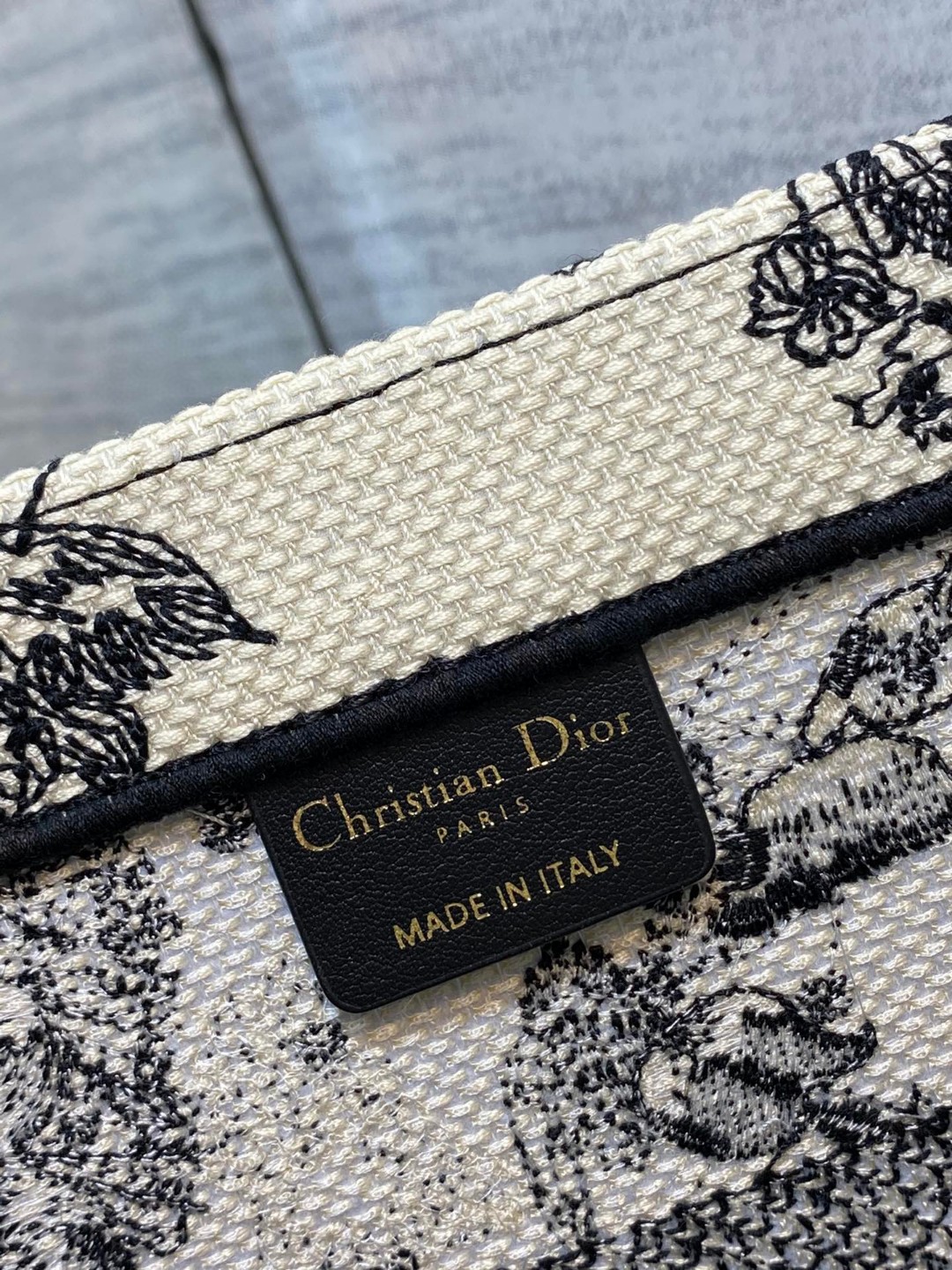 Dior 高仿Book Tote星座獸紋大號托特包 神話系列限量款| 7 Dior 高仿Book Tote星座獸紋大號托特包 神話系列限量款