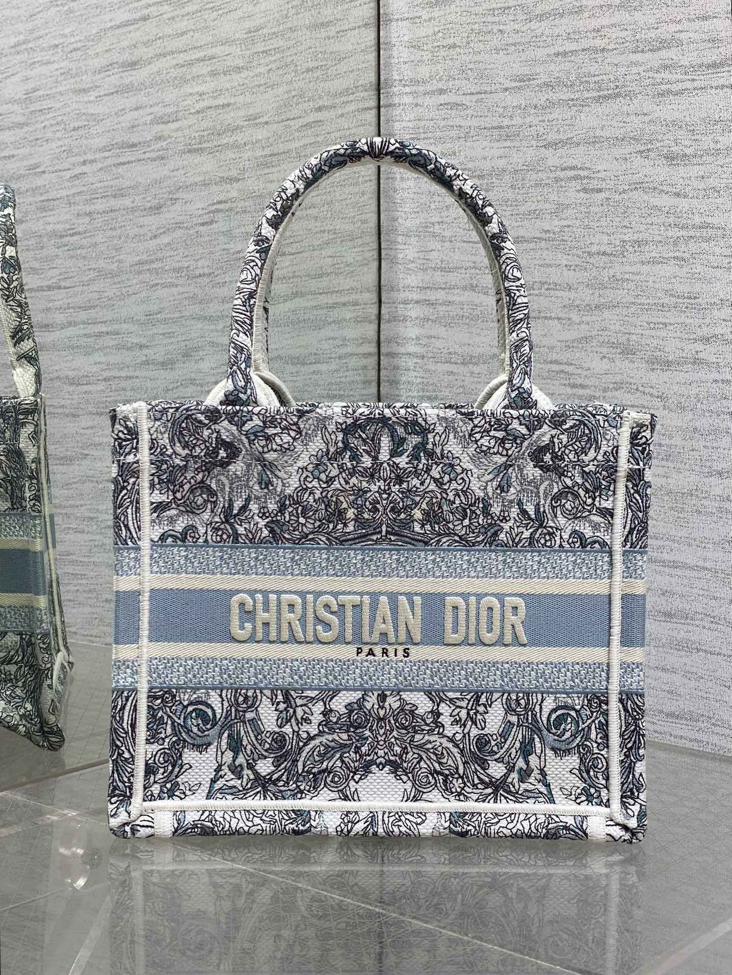 Dior 原單Book Tote小號包 藍白古典圖騰刺繡 高級感通勤款