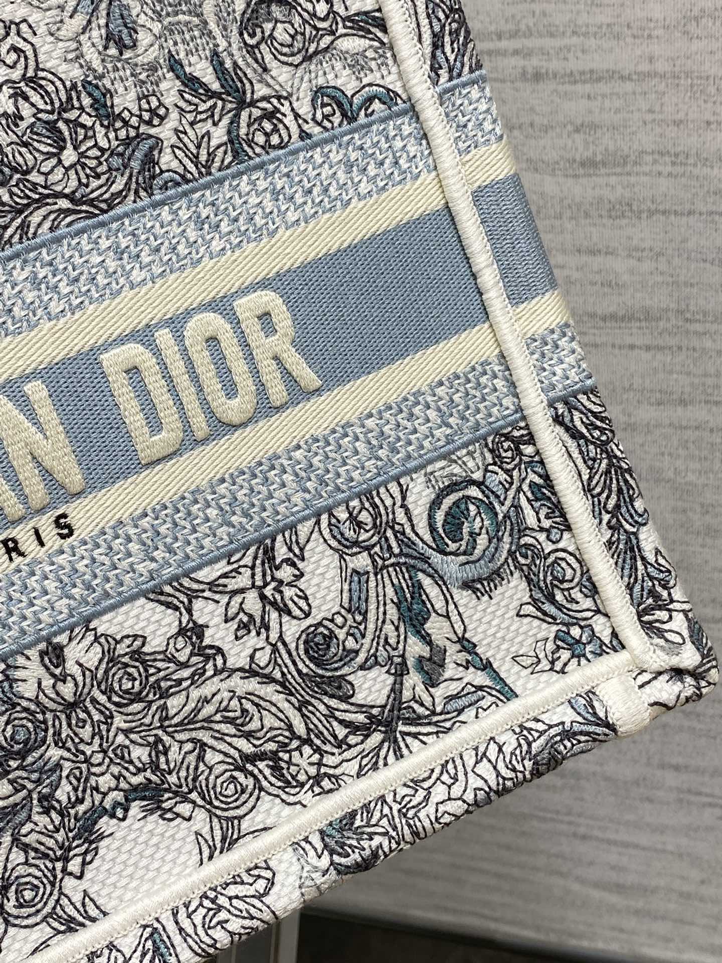 Dior 原單Book Tote小號包 藍白古典圖騰刺繡 高級感通勤款