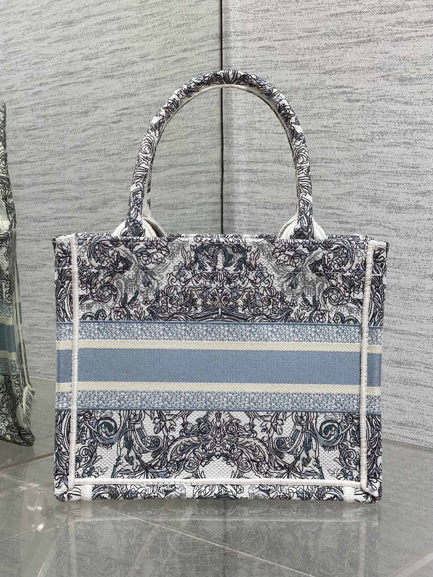 Dior 原單Book Tote小號包 藍白古典圖騰刺繡 高級感通勤款