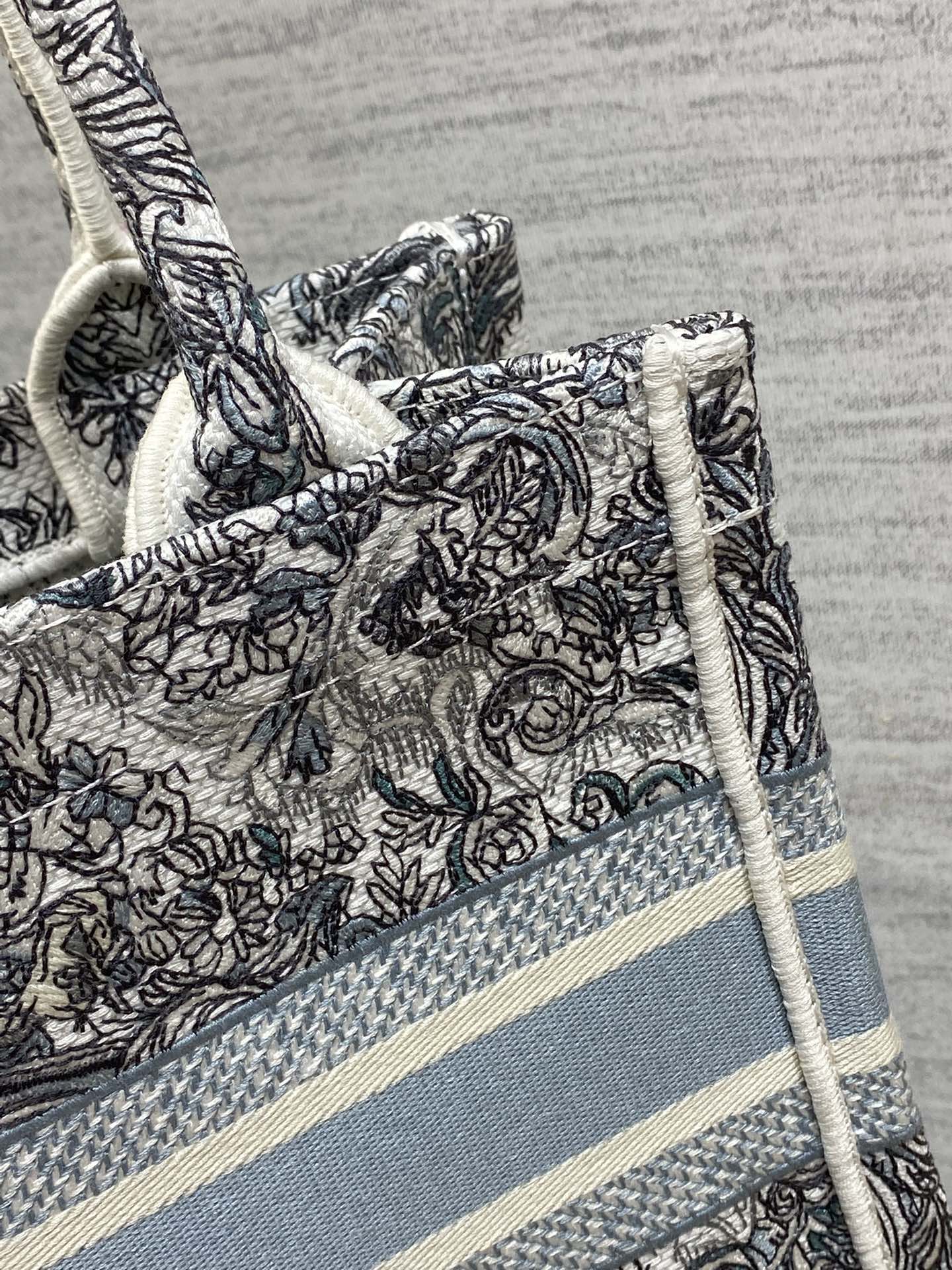 Dior 原單Book Tote小號包 藍白古典圖騰刺繡 高級感通勤款