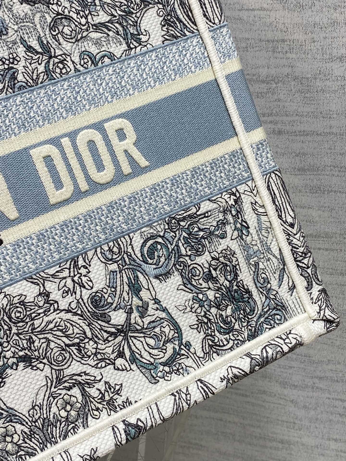 Dior 一比一Book Tote大號托特包 藍白花紋織布設計| 13 Dior 一比一Book Tote大號托特包 藍白花紋織布設計
