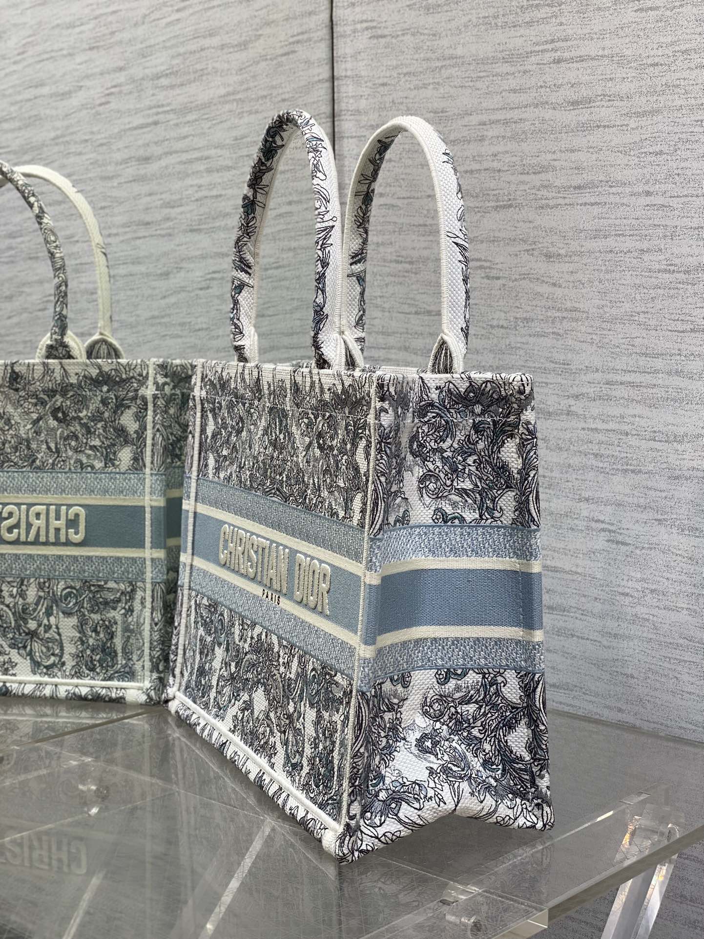 Dior 一比一Book Tote大號托特包 藍白花紋織布設計| 10 Dior 一比一Book Tote大號托特包 藍白花紋織布設計