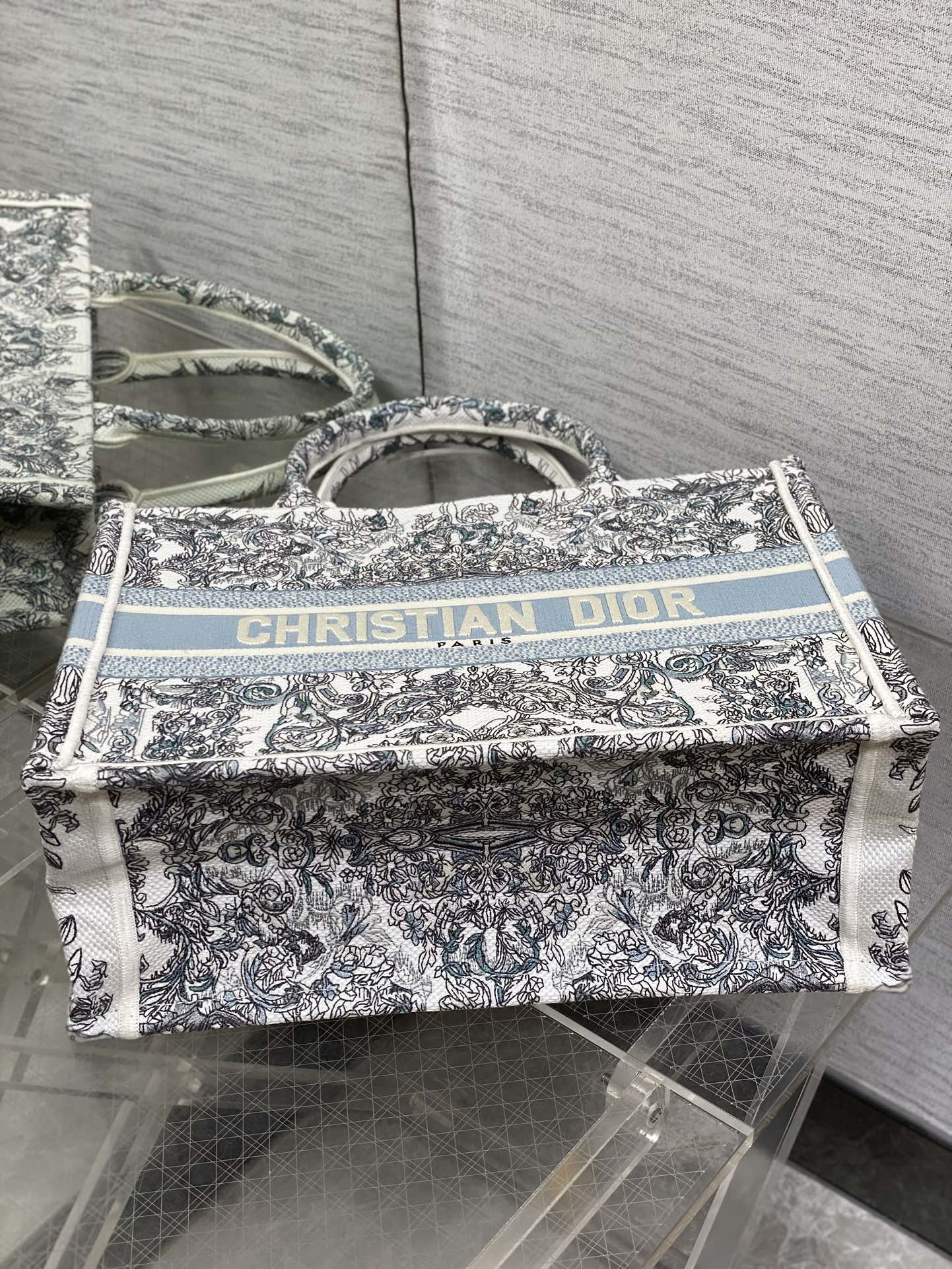 Dior 一比一Book Tote大號托特包 藍白花紋織布設計| 9 Dior 一比一Book Tote大號托特包 藍白花紋織布設計