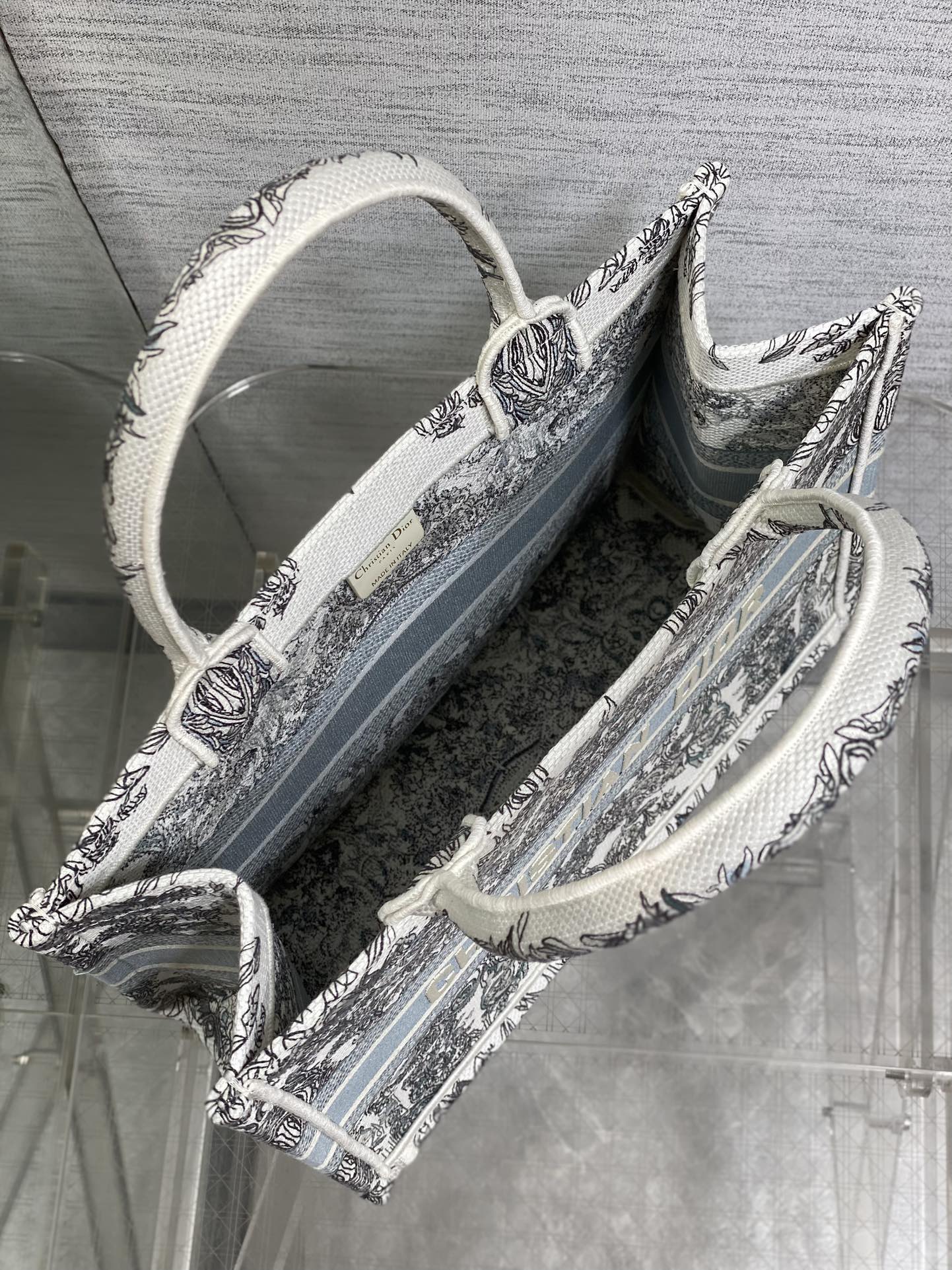 Dior 一比一Book Tote大號托特包 藍白花紋織布設計| 8 Dior 一比一Book Tote大號托特包 藍白花紋織布設計