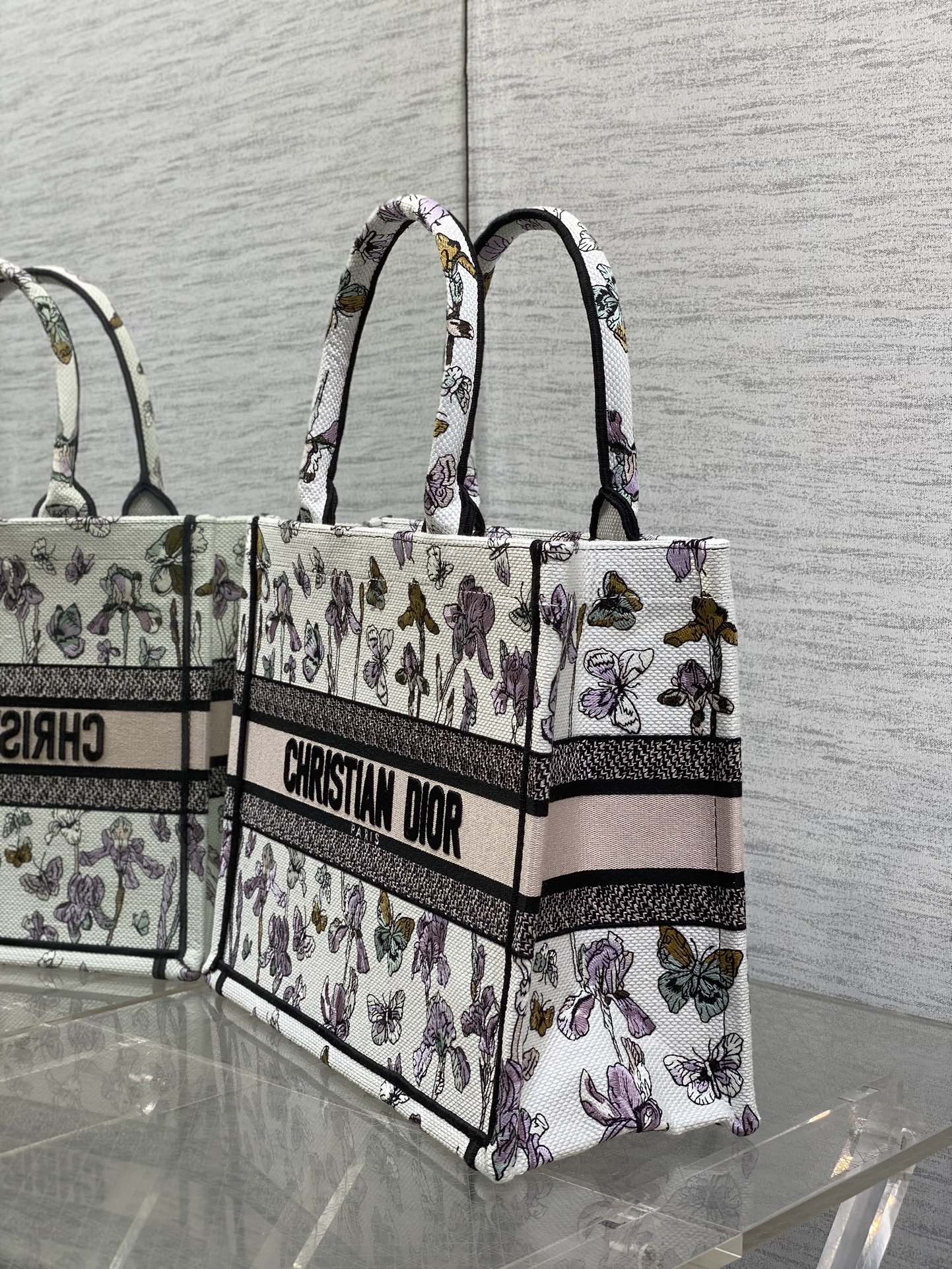 Dior 高仿花卉Book Tote中號包 蝴蝶刺繡浪漫設計 女士通勤托特| 9 Dior 高仿花卉Book Tote中號包 蝴蝶刺繡浪漫設計 女士通勤托特