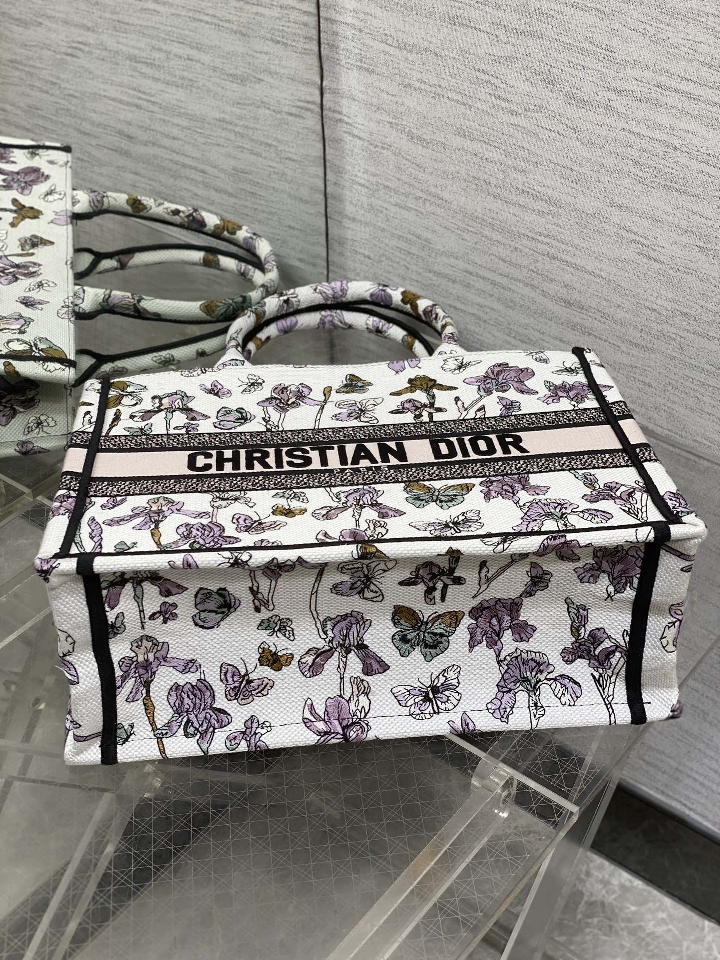 Dior 高仿花卉Book Tote中號包 蝴蝶刺繡浪漫設計 女士通勤托特| 8 Dior 高仿花卉Book Tote中號包 蝴蝶刺繡浪漫設計 女士通勤托特