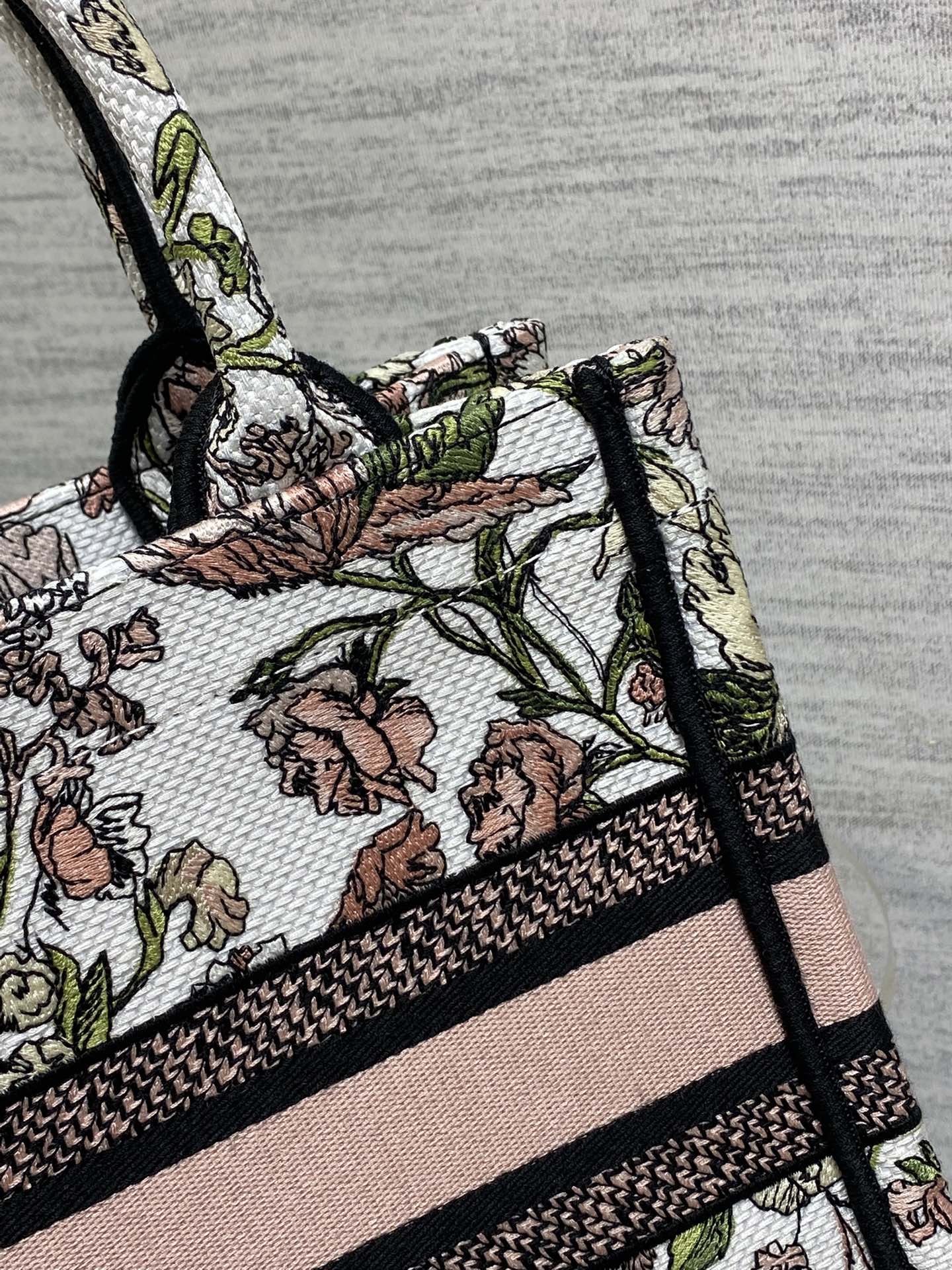 Dior A貨Book Tote小號托特包 粉紅碎花設計 女生約會首選| 11 Dior A貨Book Tote小號托特包 粉紅碎花設計 女生約會首選
