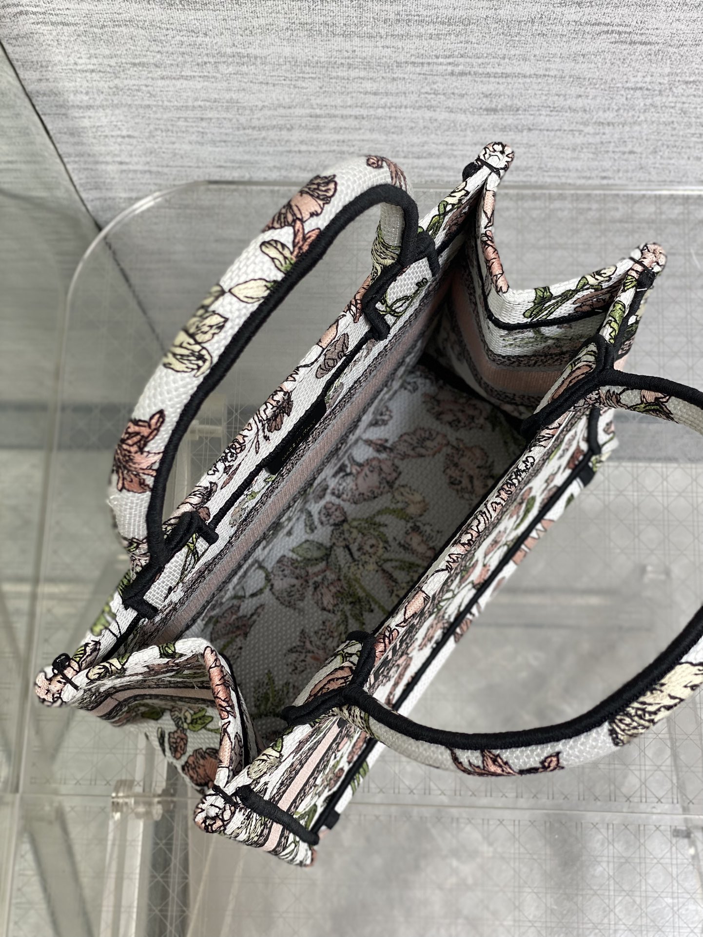 Dior A貨Book Tote小號托特包 粉紅碎花設計 女生約會首選| 8 Dior A貨Book Tote小號托特包 粉紅碎花設計 女生約會首選