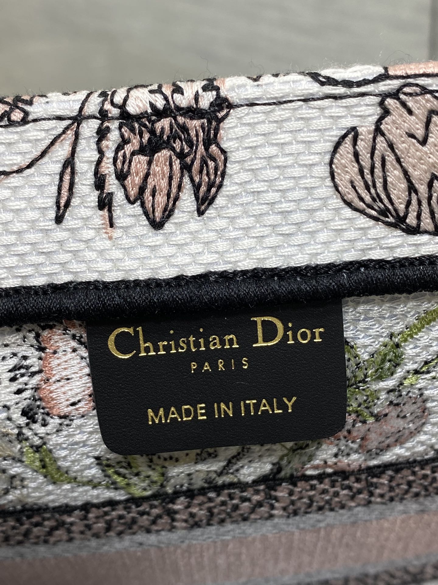 Dior A貨Book Tote小號托特包 粉紅碎花設計 女生約會首選| 7 Dior A貨Book Tote小號托特包 粉紅碎花設計 女生約會首選