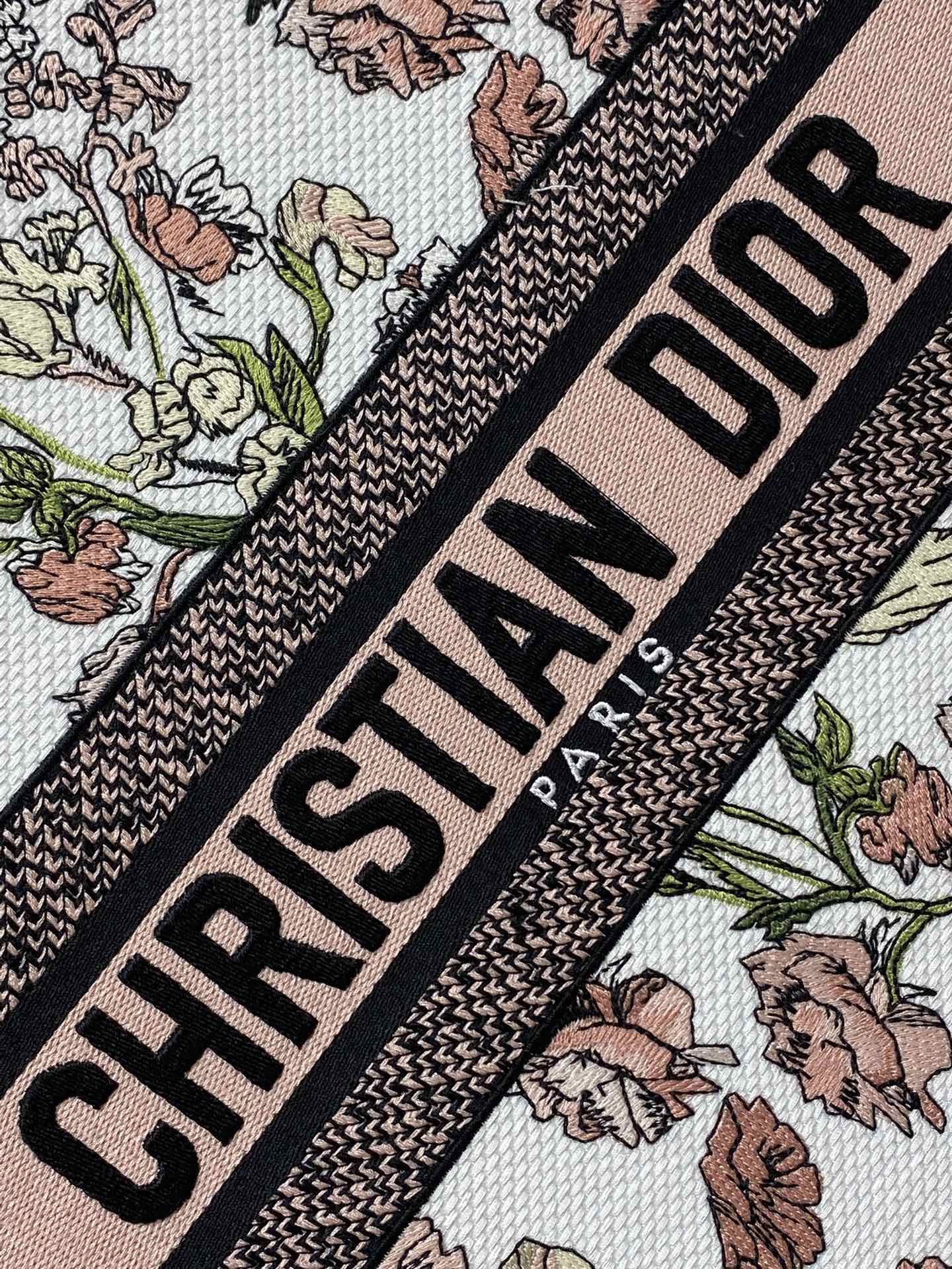 Dior 高仿Book Tote大號托特包 粉紅花卉刺繡圖騰 女用氣質款| 14 Dior 高仿Book Tote大號托特包 粉紅花卉刺繡圖騰 女用氣質款