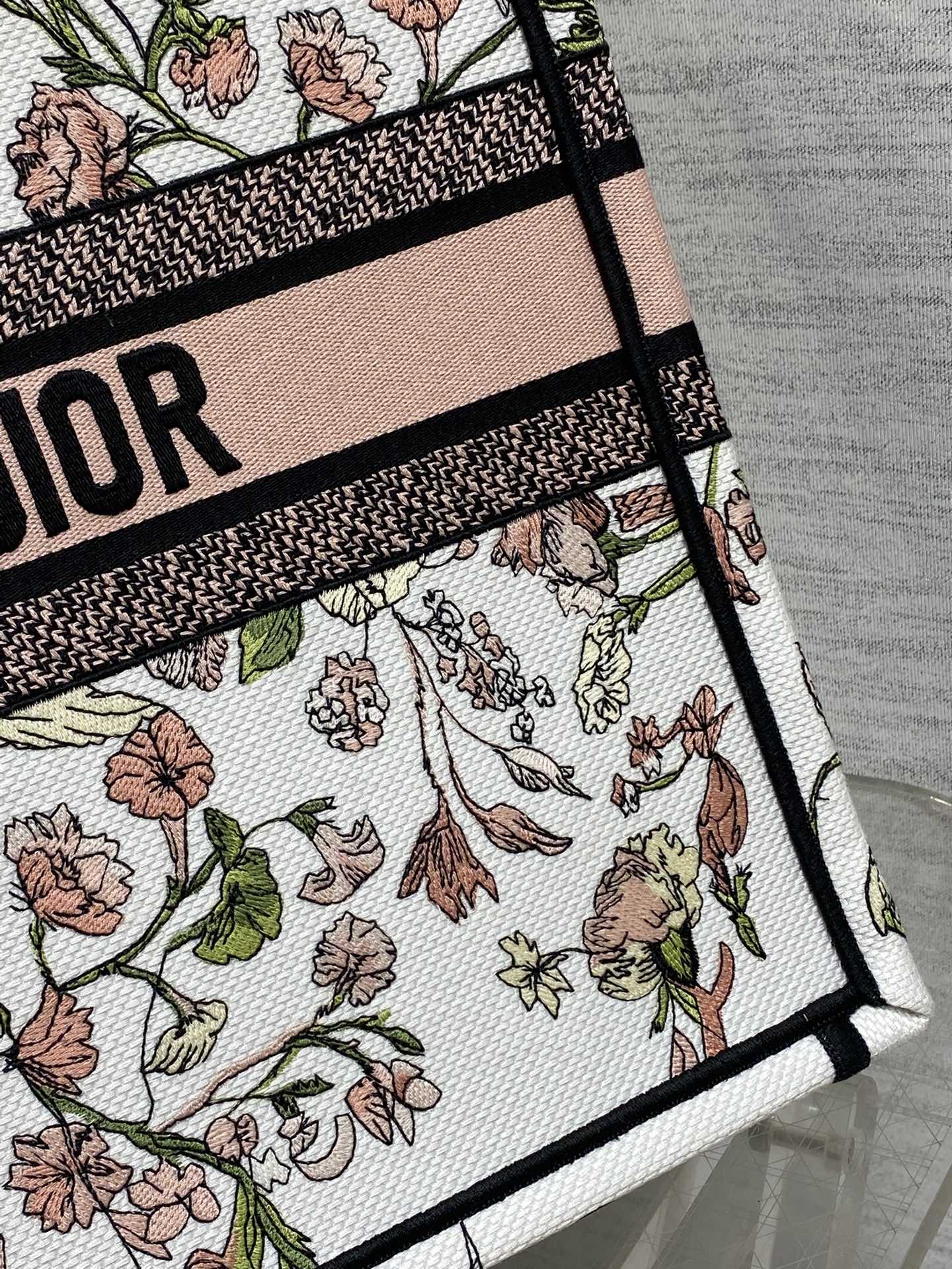 Dior 高仿Book Tote大號托特包 粉紅花卉刺繡圖騰 女用氣質款| 13 Dior 高仿Book Tote大號托特包 粉紅花卉刺繡圖騰 女用氣質款