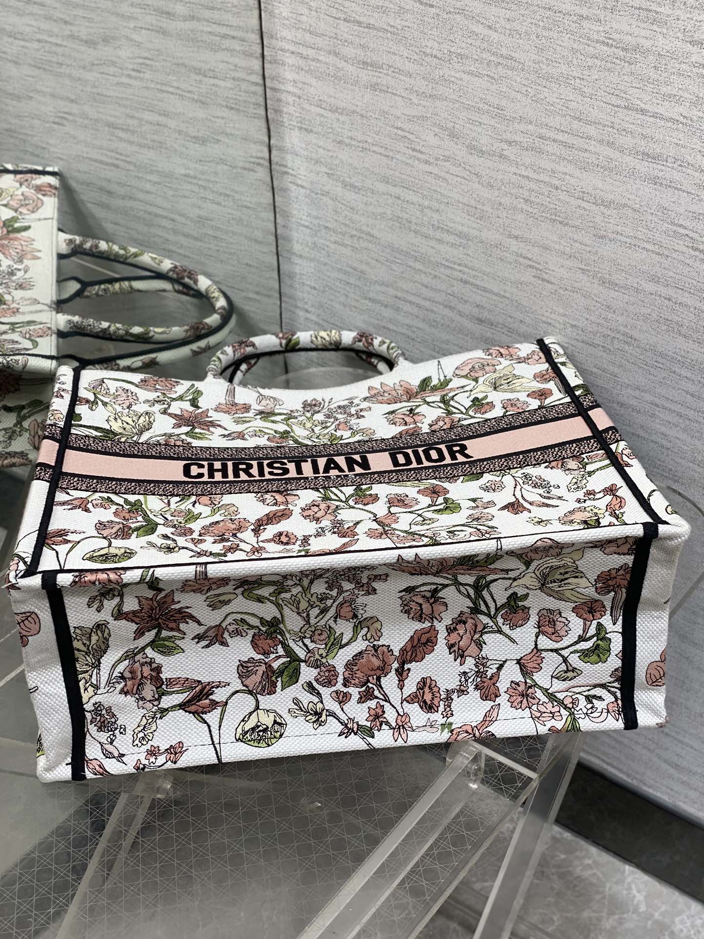 Dior 高仿Book Tote大號托特包 粉紅花卉刺繡圖騰 女用氣質款| 9 Dior 高仿Book Tote大號托特包 粉紅花卉刺繡圖騰 女用氣質款