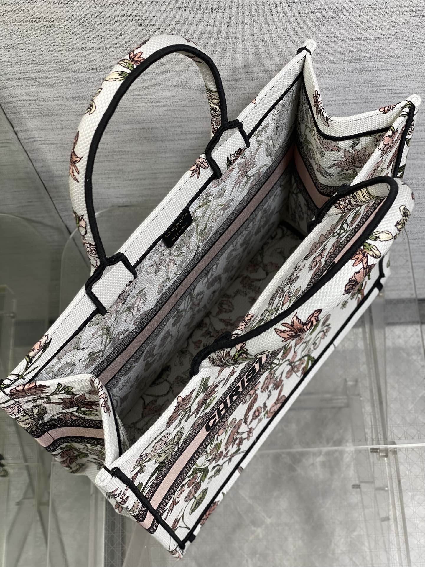 Dior 高仿Book Tote大號托特包 粉紅花卉刺繡圖騰 女用氣質款| 8 Dior 高仿Book Tote大號托特包 粉紅花卉刺繡圖騰 女用氣質款