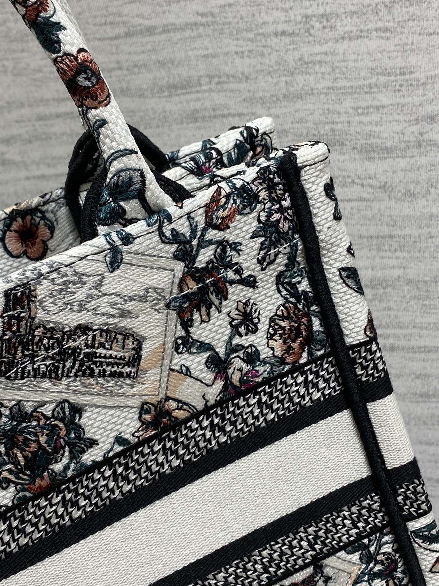 Dior 高仿Book Tote小號城市風景刺繡托特包 異國風圖騰| 11 Dior 高仿Book Tote小號城市風景刺繡托特包 異國風圖騰
