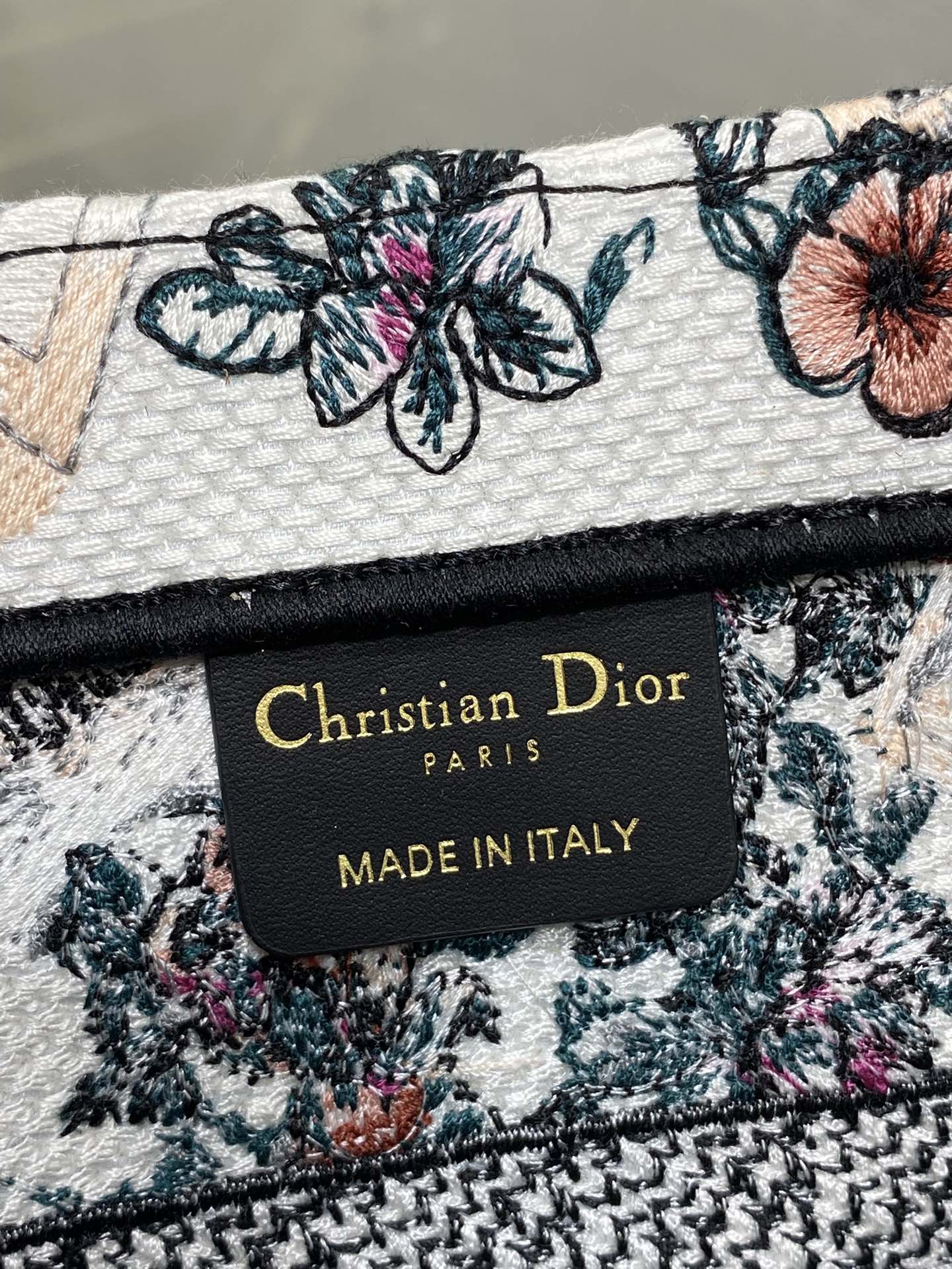 Dior 高仿Book Tote小號城市風景刺繡托特包 異國風圖騰| 7 Dior 高仿Book Tote小號城市風景刺繡托特包 異國風圖騰