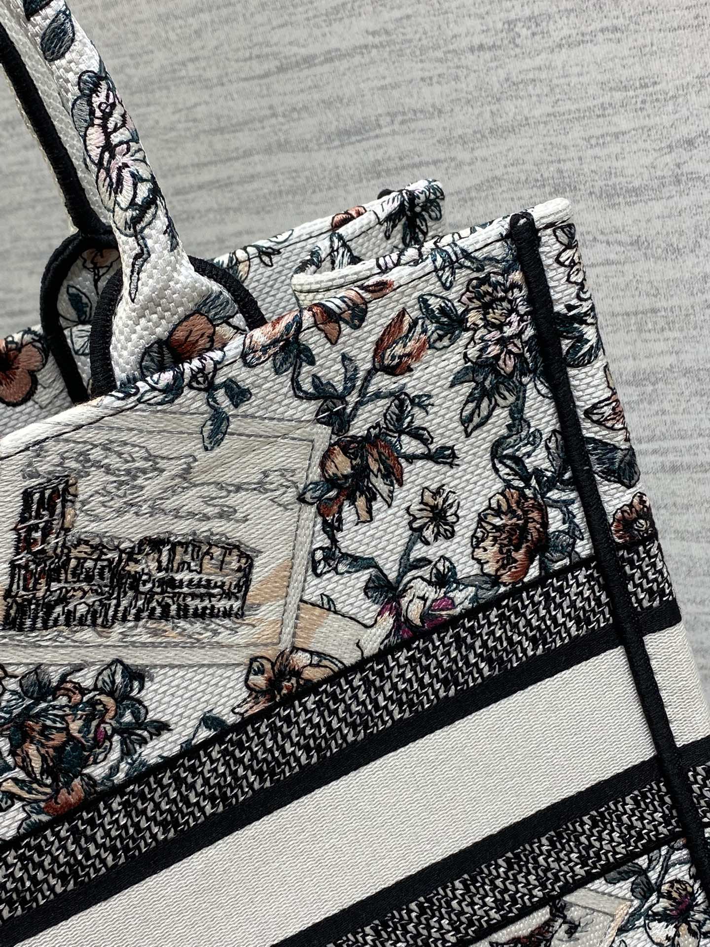 Dior 高仿Book Tote中號旅遊風格托特包 城市明信片刺繡設計