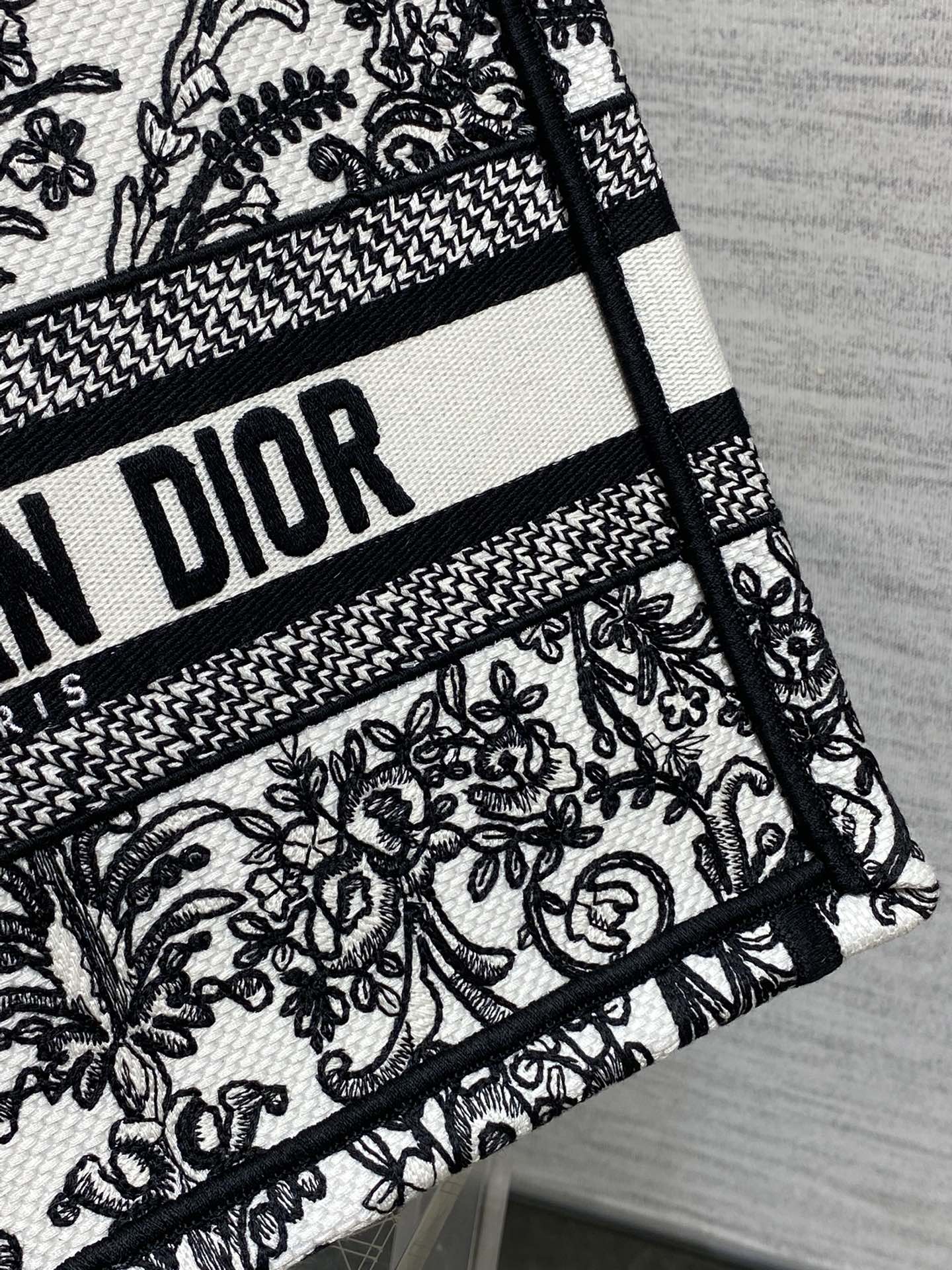 Dior A貨Book Tote小號黑白巴洛克刺繡托特包 歐風復古女款