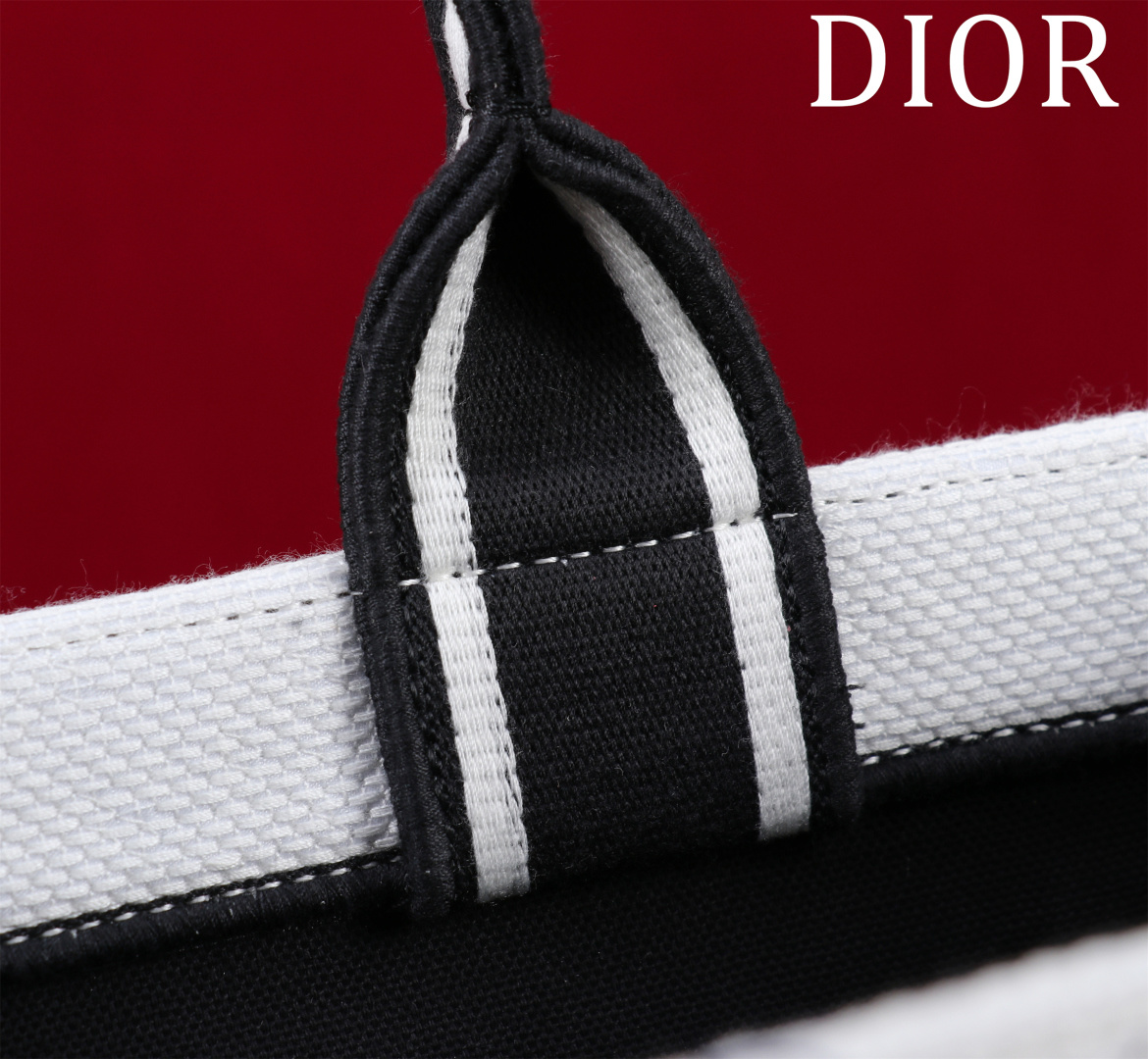 高仿Dior Book Tote 托特包 黑白森林刺繡款 經典中型尺寸| 8 高仿Dior Book Tote 托特包 黑白森林刺繡款 經典中型尺寸