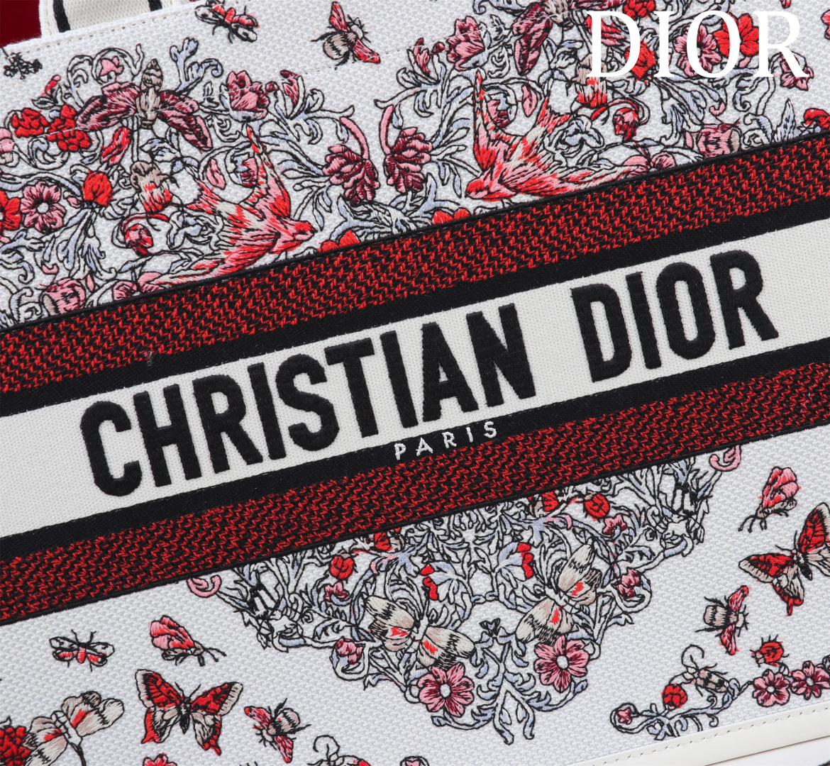 高仿Dior Book Tote 托特包 花卉刺繡紅黑配色 中型尺寸| 10 高仿Dior Book Tote 托特包 花卉刺繡紅黑配色 中型尺寸
