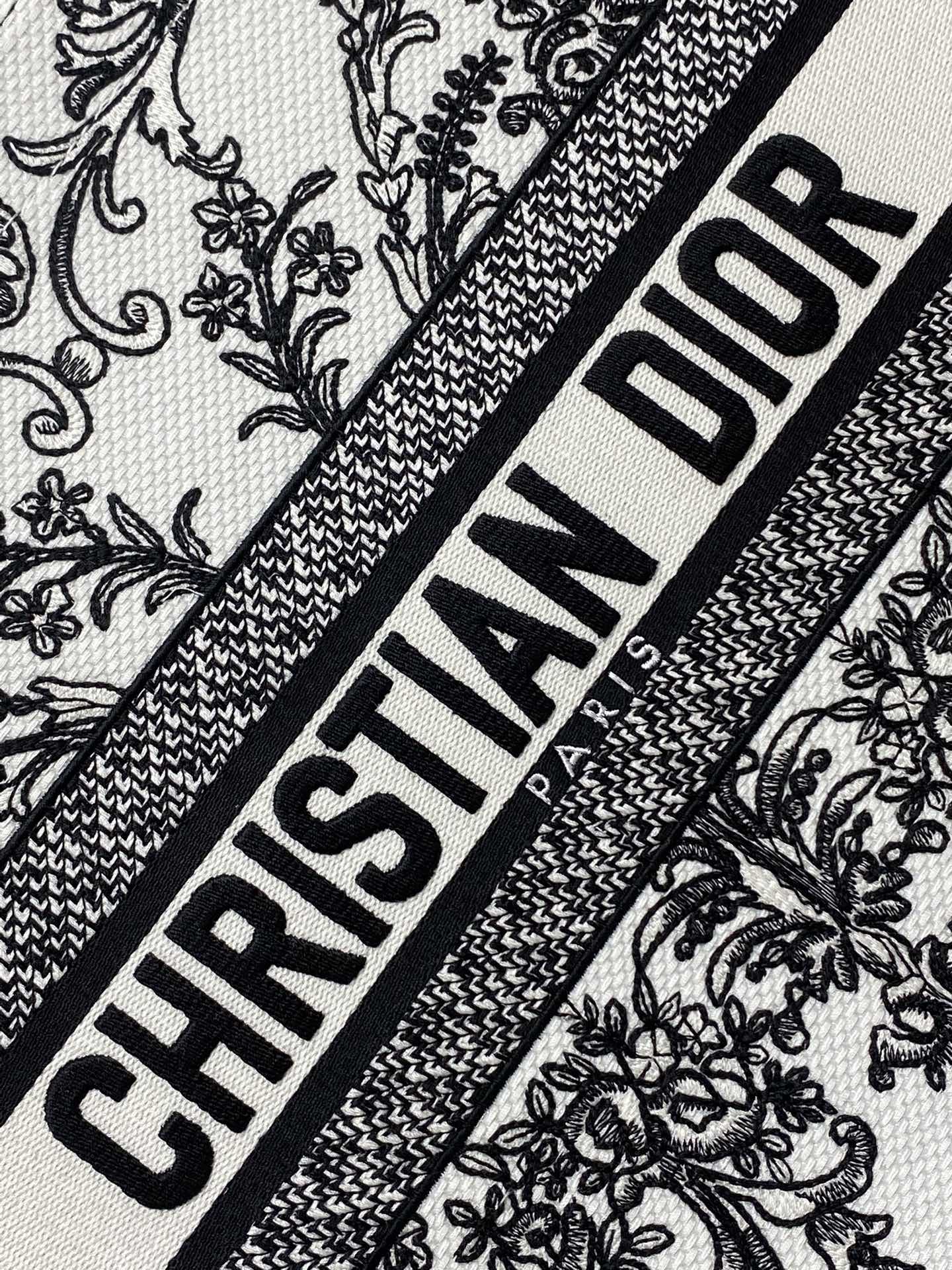 高仿Dior Book Tote 刺繡帆布包 黑白古典圖騰大容量手提款