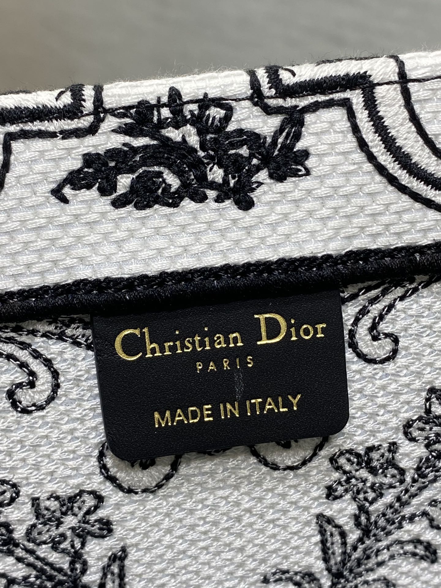 高仿Dior Book Tote 刺繡帆布包 黑白古典圖騰大容量手提款
