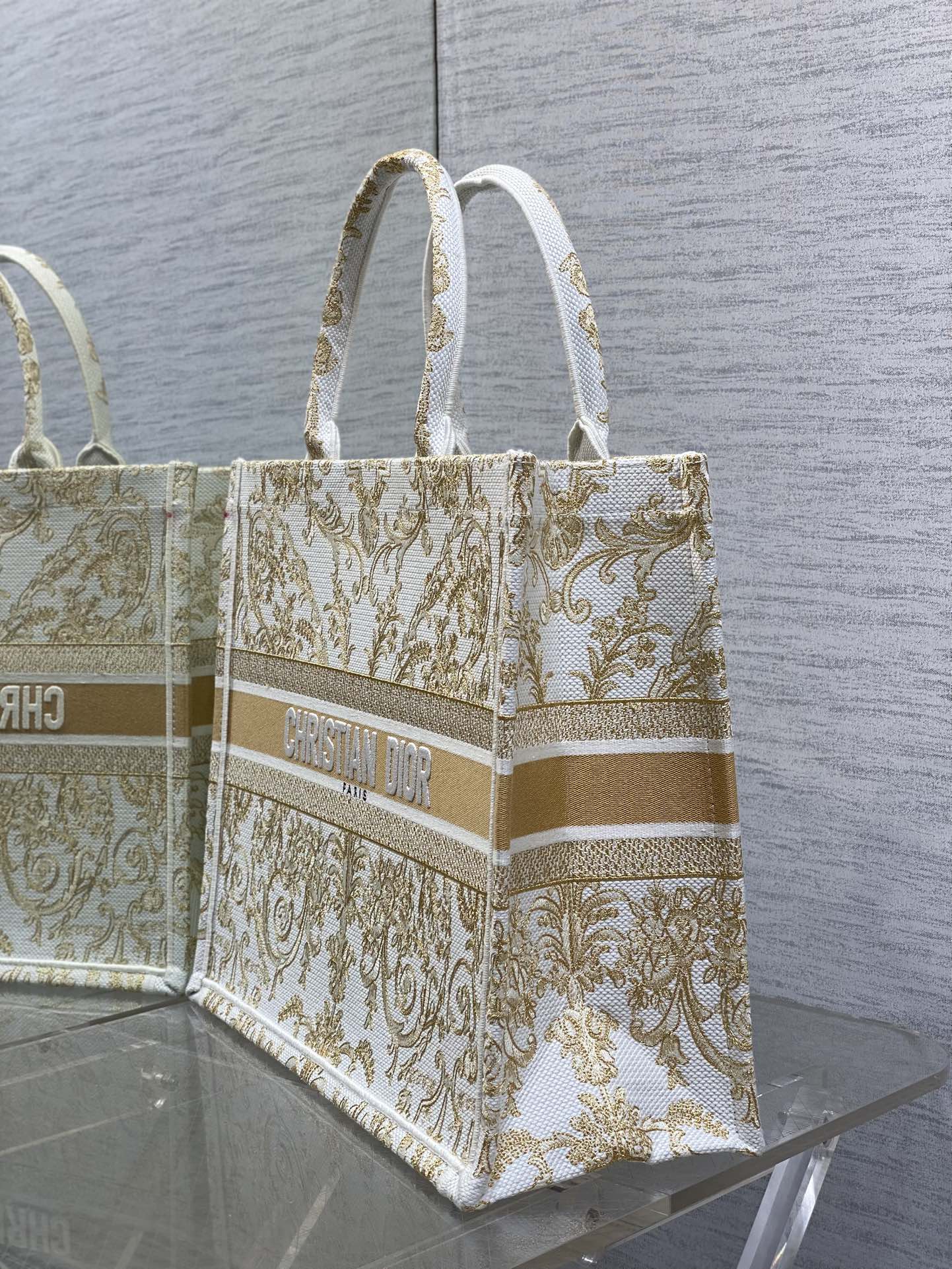 A貨Dior Book Tote 金白刺繡帆布包 華麗巴洛克風格手提包| 10 A貨Dior Book Tote 金白刺繡帆布包 華麗巴洛克風格手提包