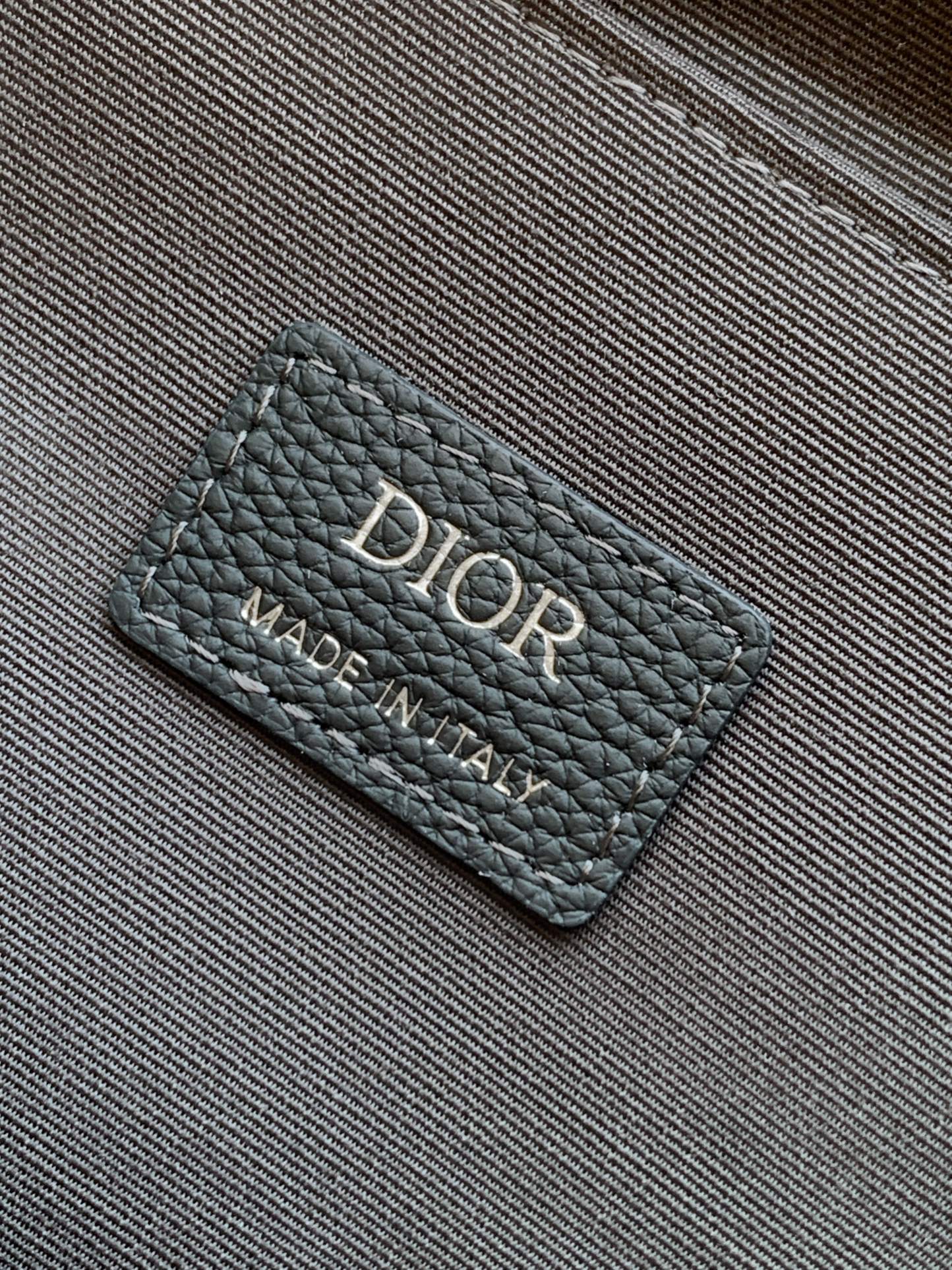 Dior 高仿男款老花後背包 壓扣設計大容量休閒風| 7 Dior 高仿男款老花後背包 壓扣設計大容量休閒風