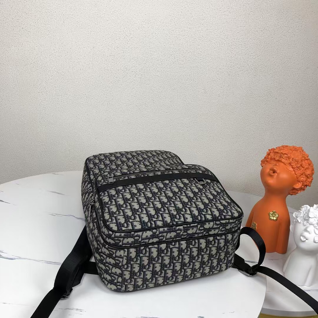 Dior 一比一老花帆布後背包 灰底黑字復刻版型| 9 Dior 一比一老花帆布後背包 灰底黑字復刻版型