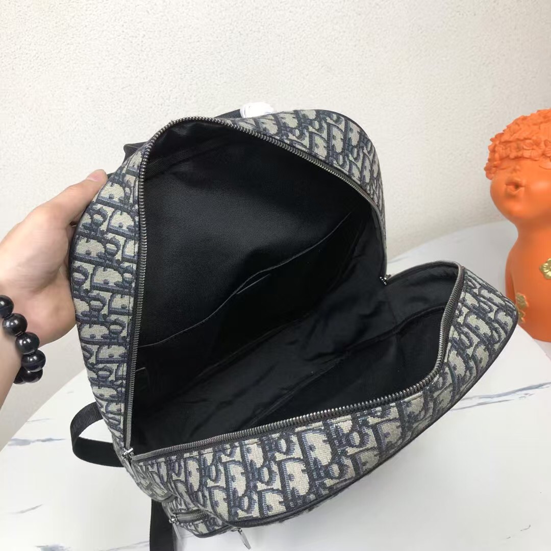 Dior 一比一老花帆布後背包 灰底黑字復刻版型| 8 Dior 一比一老花帆布後背包 灰底黑字復刻版型