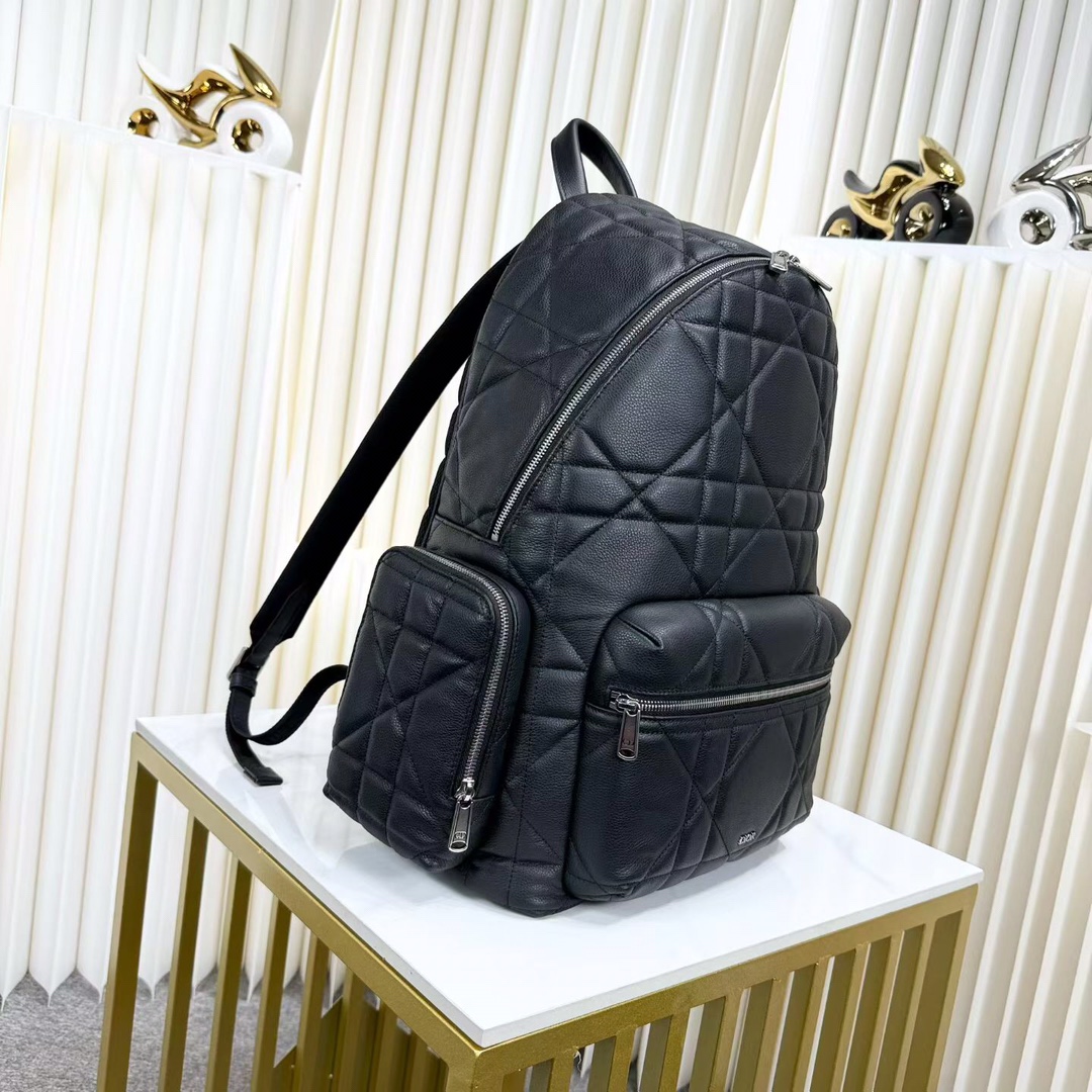 Dior 高仿幾何壓紋男士後背包 真皮立體設計感十足| 14 Dior 高仿幾何壓紋男士後背包 真皮立體設計感十足