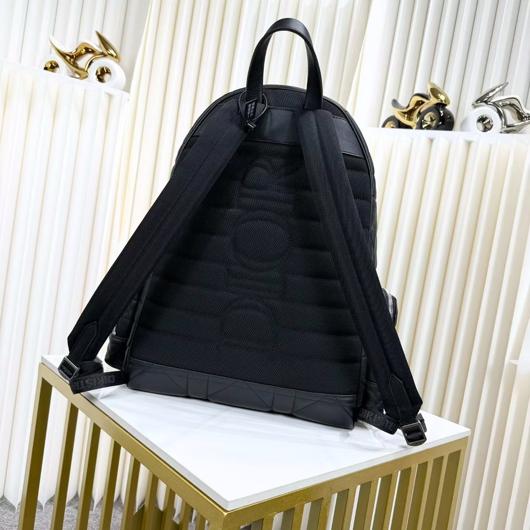 Dior 高仿幾何壓紋男士後背包 真皮立體設計感十足| 13 Dior 高仿幾何壓紋男士後背包 真皮立體設計感十足
