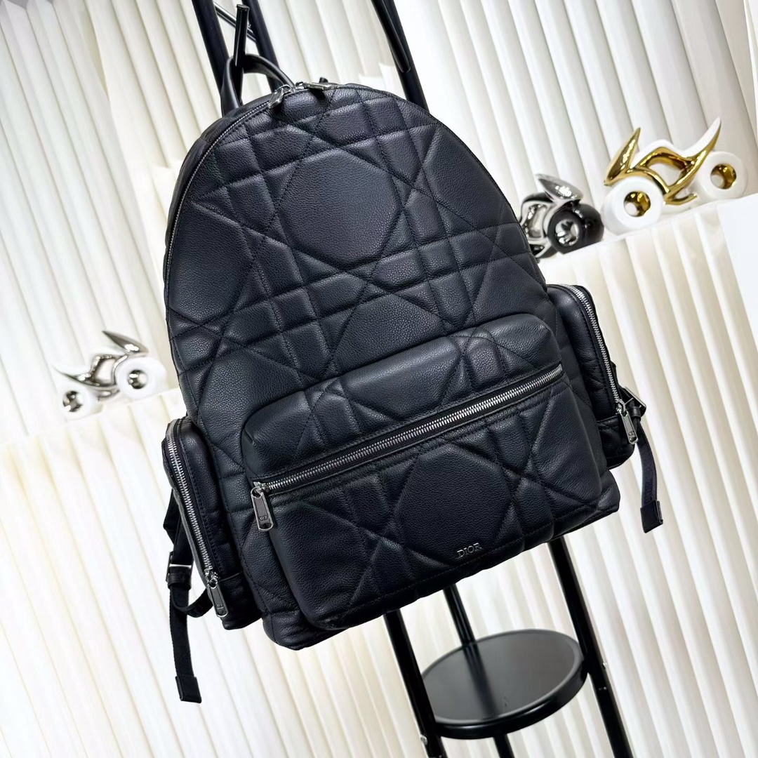 Dior 高仿幾何壓紋男士後背包 真皮立體設計感十足| 12 Dior 高仿幾何壓紋男士後背包 真皮立體設計感十足