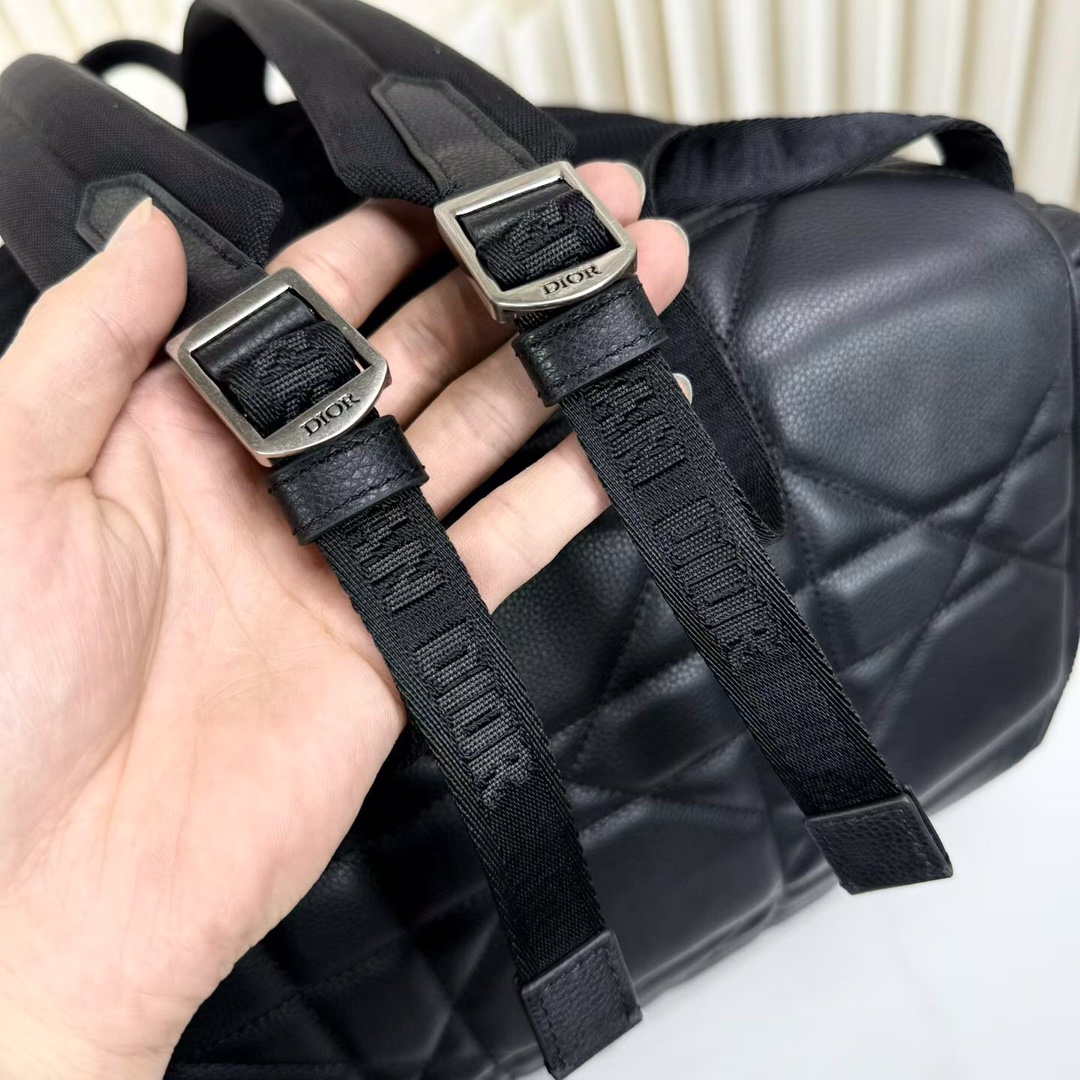 Dior 高仿幾何壓紋男士後背包 真皮立體設計感十足| 10 Dior 高仿幾何壓紋男士後背包 真皮立體設計感十足